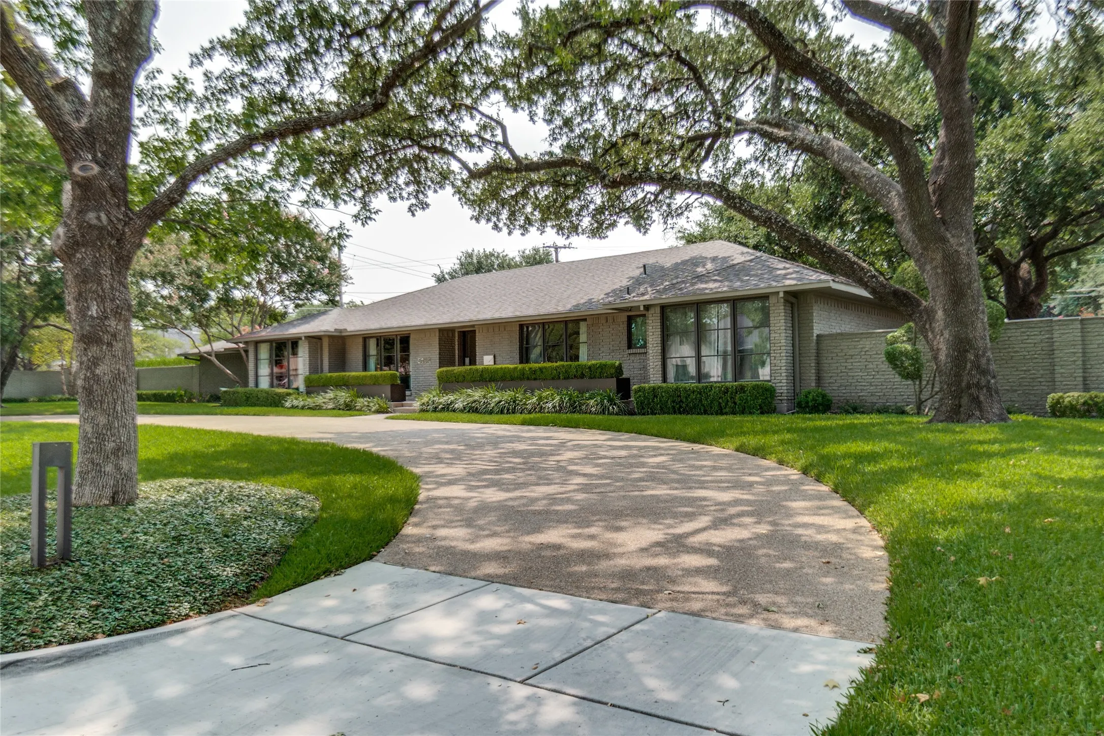 Single Family Residence For Sale in Dallas County , 5164 Del Roy Drive, Dallas, Texas 75229, 4 Bedroom, 4 Bathroom, 3 Garage spaces, 3,412 Sqft, built in 1960, mls#21349301, Real Estate Agent in Dallas, Homes For Sale in Dallas county, Homes For Sale in Dallas, Realtor in Dallas Texas, Real Estate Brokerage Independent Realty Texas, Luminita Cordes Realtor