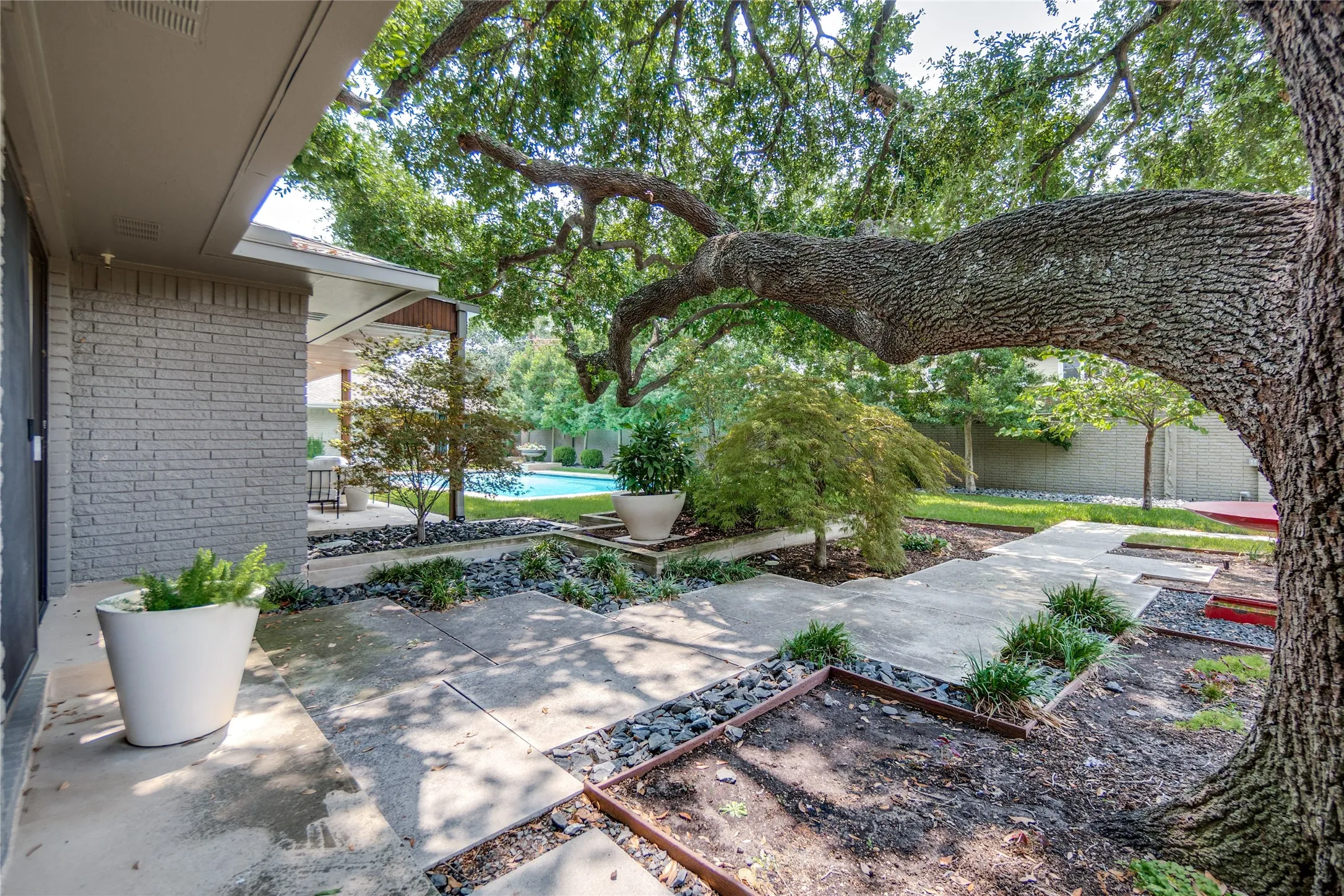 Single Family Residence For Sale in Dallas County , 5164 Del Roy Drive, Dallas, Texas 75229, 4 Bedroom, 4 Bathroom, 3 Garage spaces, 3,412 Sqft, built in 1960, mls#21349301, Real Estate Agent in Dallas, Homes For Sale in Dallas county, Homes For Sale in Dallas, Realtor in Dallas Texas, Real Estate Brokerage Independent Realty Texas, Luminita Cordes Realtor