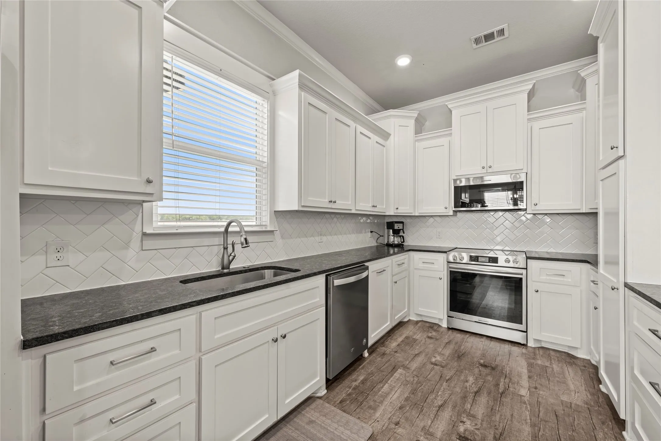 Single Family Residence For Sale in Mc Lennan County , 225 Swan Lake, Waco, Texas 76708, 3 Bedroom, 2 Bathroom, 2 Garage spaces, 1,775 Sqft, built in 2019, mls#21351231, Real Estate Agent in Waco, Homes For Sale in Mc Lennan county, Homes For Sale in Waco, Realtor in Waco Texas, Real Estate Brokerage Independent Realty Texas, Luminita Cordes Realtor
