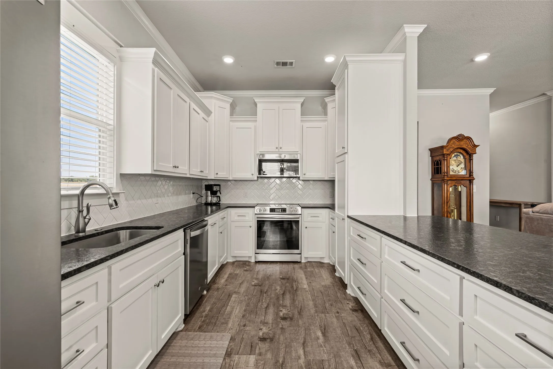 Single Family Residence For Sale in Mc Lennan County , 225 Swan Lake, Waco, Texas 76708, 3 Bedroom, 2 Bathroom, 2 Garage spaces, 1,775 Sqft, built in 2019, mls#21351231, Real Estate Agent in Waco, Homes For Sale in Mc Lennan county, Homes For Sale in Waco, Realtor in Waco Texas, Real Estate Brokerage Independent Realty Texas, Luminita Cordes Realtor