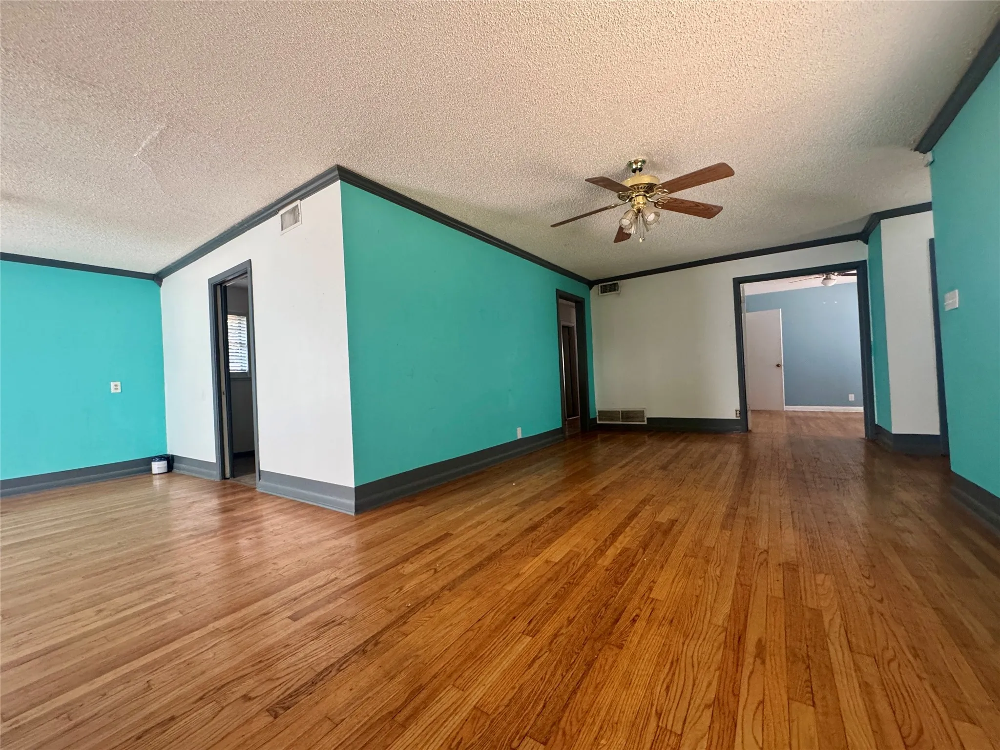 Single Family Residence For Sale in Taylor County , 733 S La Salle Drive, Abilene, Texas 79605, 3 Bedroom, 2 Bathroom, 1 Garage spaces, 1,733 Sqft, built in 1954, mls#21351631, Real Estate Agent in Abilene, Homes For Sale in Taylor county, Homes For Sale in Abilene, Realtor in Abilene Texas, Real Estate Brokerage Independent Realty Texas, Luminita Cordes Realtor