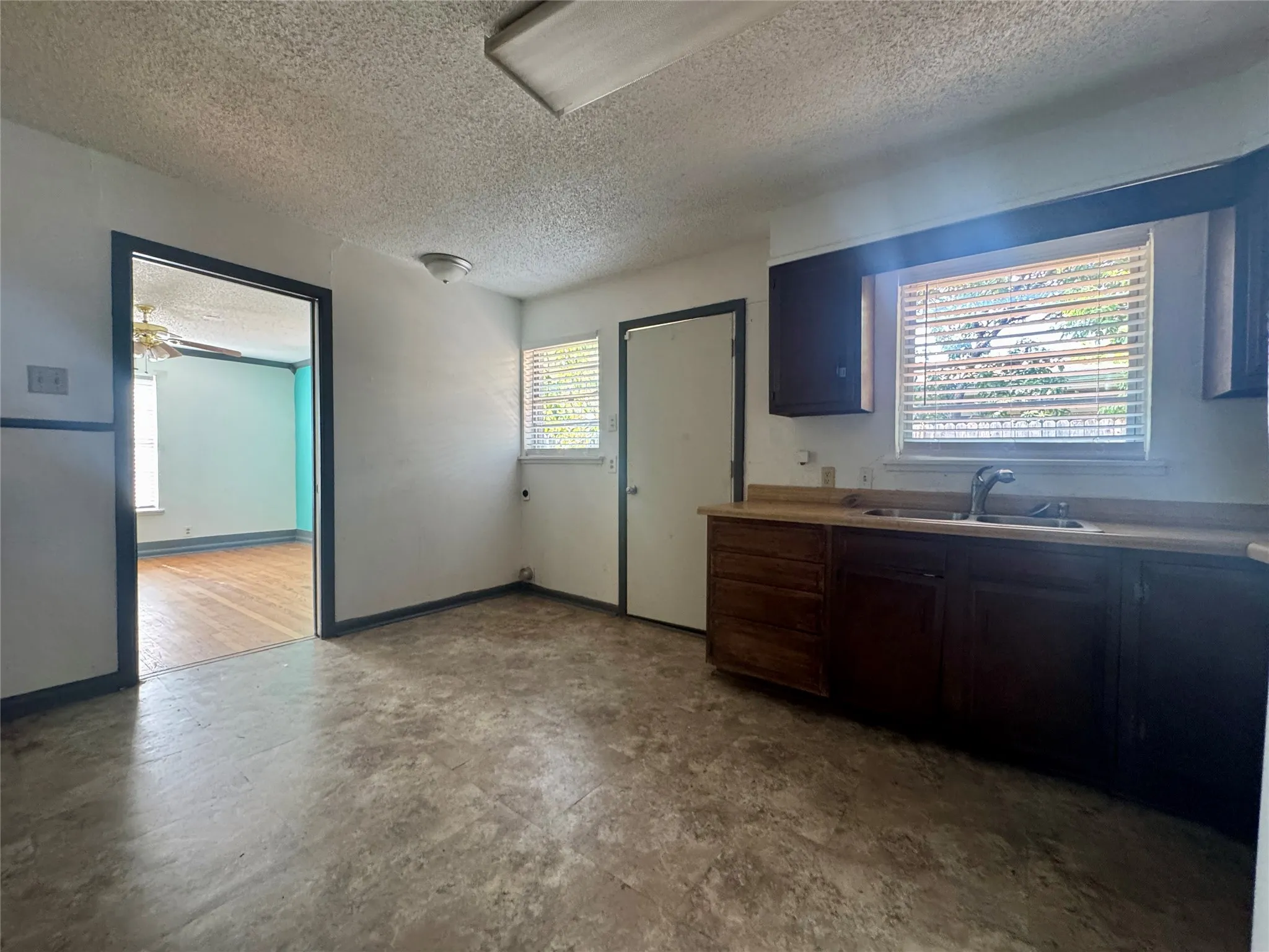Single Family Residence For Sale in Taylor County , 733 S La Salle Drive, Abilene, Texas 79605, 3 Bedroom, 2 Bathroom, 1 Garage spaces, 1,733 Sqft, built in 1954, mls#21351631, Real Estate Agent in Abilene, Homes For Sale in Taylor county, Homes For Sale in Abilene, Realtor in Abilene Texas, Real Estate Brokerage Independent Realty Texas, Luminita Cordes Realtor