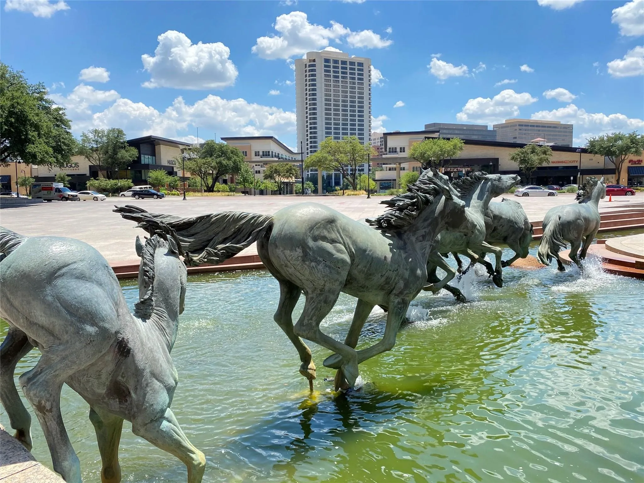 Condominium For Sale in Dallas County , 330 E Las Colinas Boulevard E 240, Irving, Texas 75039, 1 Bedroom, 1 Bathroom, 1 Garage spaces, 733 Sqft, built in 2001, mls#21351488, Real Estate Agent in Irving, Homes For Sale in Dallas county, Homes For Sale in Irving, Realtor in Irving Texas, Real Estate Brokerage Independent Realty Texas, Luminita Cordes Realtor