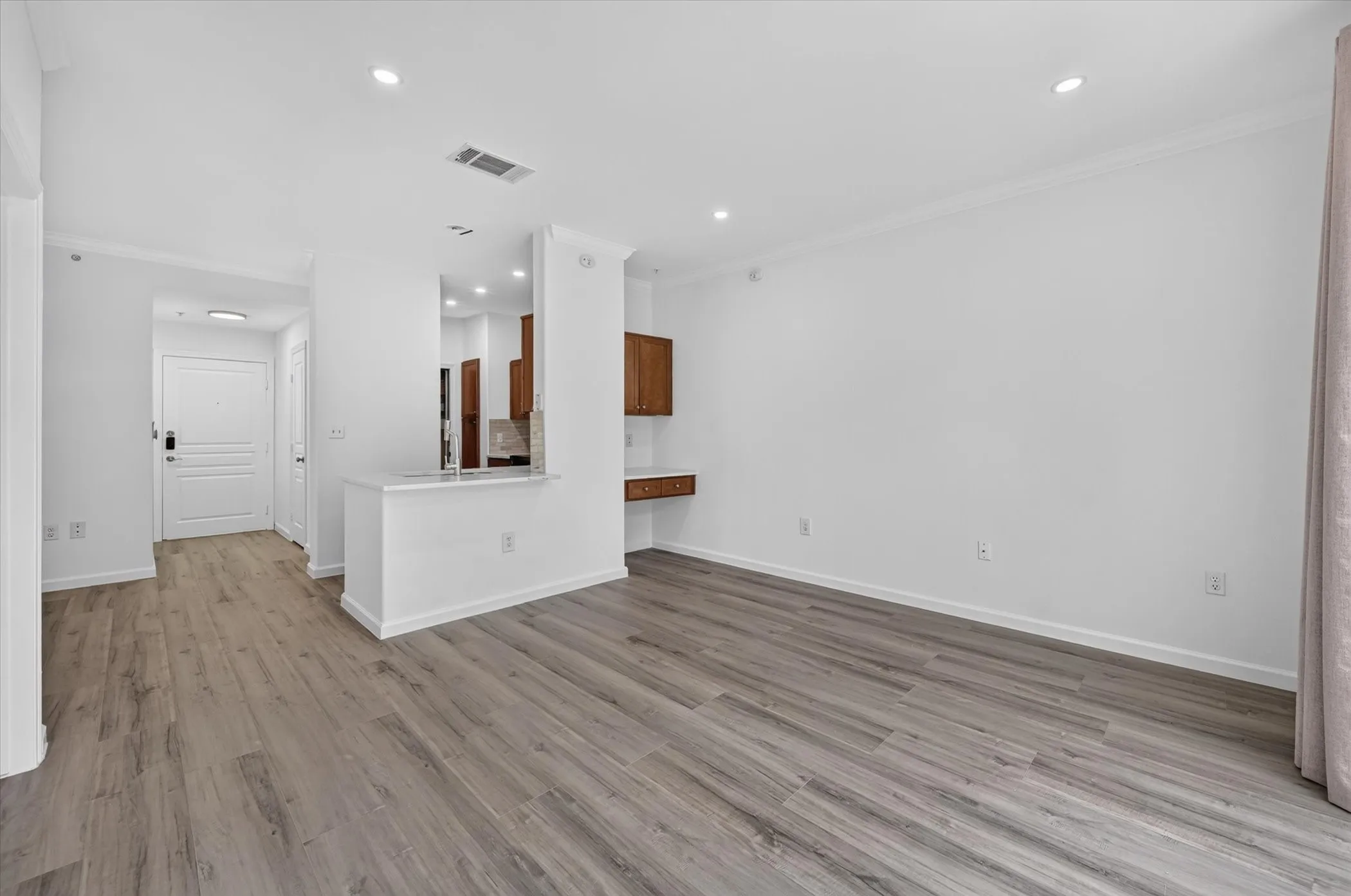 Condominium For Sale in Dallas County , 330 E Las Colinas Boulevard E 240, Irving, Texas 75039, 1 Bedroom, 1 Bathroom, 1 Garage spaces, 733 Sqft, built in 2001, mls#21351488, Real Estate Agent in Irving, Homes For Sale in Dallas county, Homes For Sale in Irving, Realtor in Irving Texas, Real Estate Brokerage Independent Realty Texas, Luminita Cordes Realtor