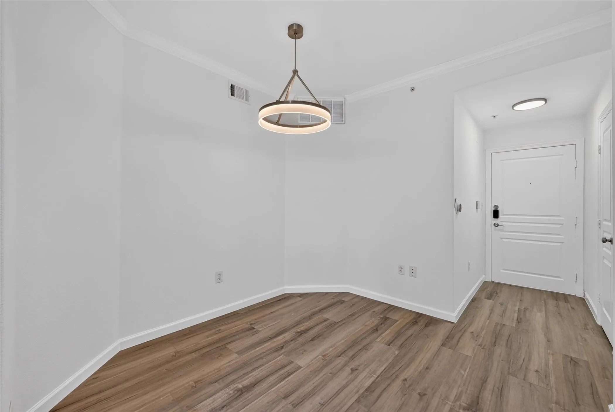 Condominium For Sale in Dallas County , 330 E Las Colinas Boulevard E 240, Irving, Texas 75039, 1 Bedroom, 1 Bathroom, 1 Garage spaces, 733 Sqft, built in 2001, mls#21351488, Real Estate Agent in Irving, Homes For Sale in Dallas county, Homes For Sale in Irving, Realtor in Irving Texas, Real Estate Brokerage Independent Realty Texas, Luminita Cordes Realtor