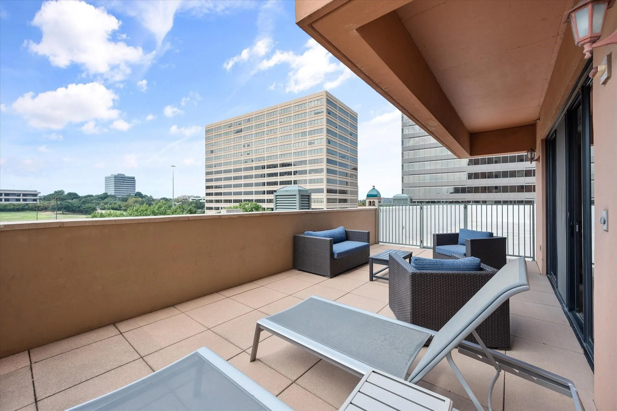 Condominium For Sale in Dallas County , 330 E Las Colinas Boulevard E 240, Irving, Texas 75039, 1 Bedroom, 1 Bathroom, 1 Garage spaces, 733 Sqft, built in 2001, mls#21351488, Real Estate Agent in Irving, Homes For Sale in Dallas county, Homes For Sale in Irving, Realtor in Irving Texas, Real Estate Brokerage Independent Realty Texas, Luminita Cordes Realtor