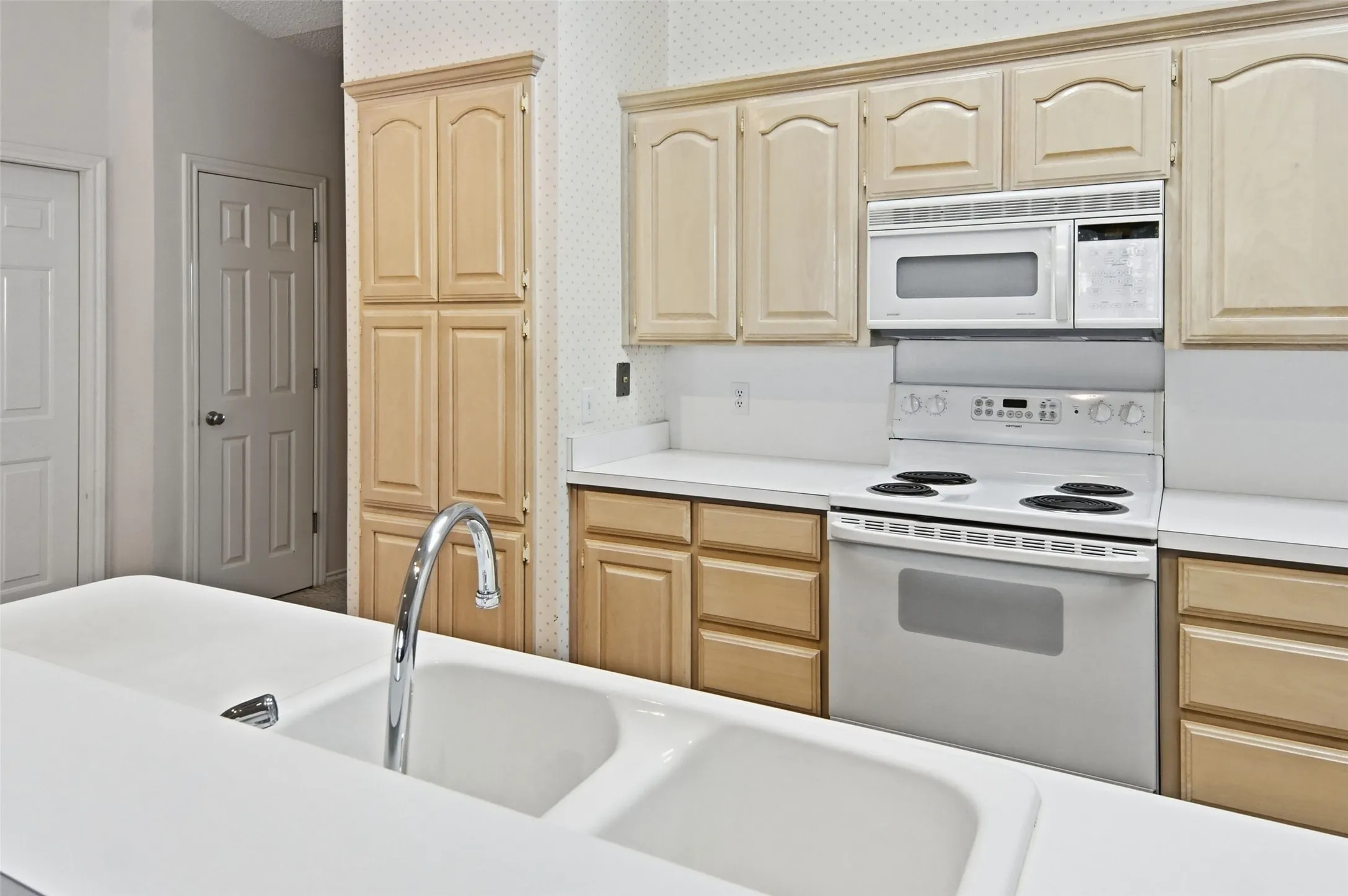 electric range, microwave, and loads of cabinets