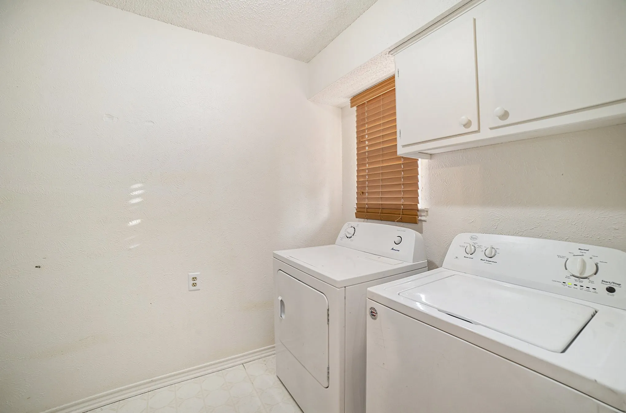 Single Family Residence For Rent in Denton County , 1608 San Antone Lane, Lewisville, Texas 75077, 3 Bedroom, 2 Bathroom, 2 Garage spaces, 1,626 Sqft, built in 1973, Price $2,450, mls#21351661, Real Estate Agent in Lewisville, Homes For Rent in Denton county, Homes For Rent in Lewisville, Realtor in Lewisville Texas, Real Estate Brokerage Independent Realty Texas, Luminita Cordes Realtor