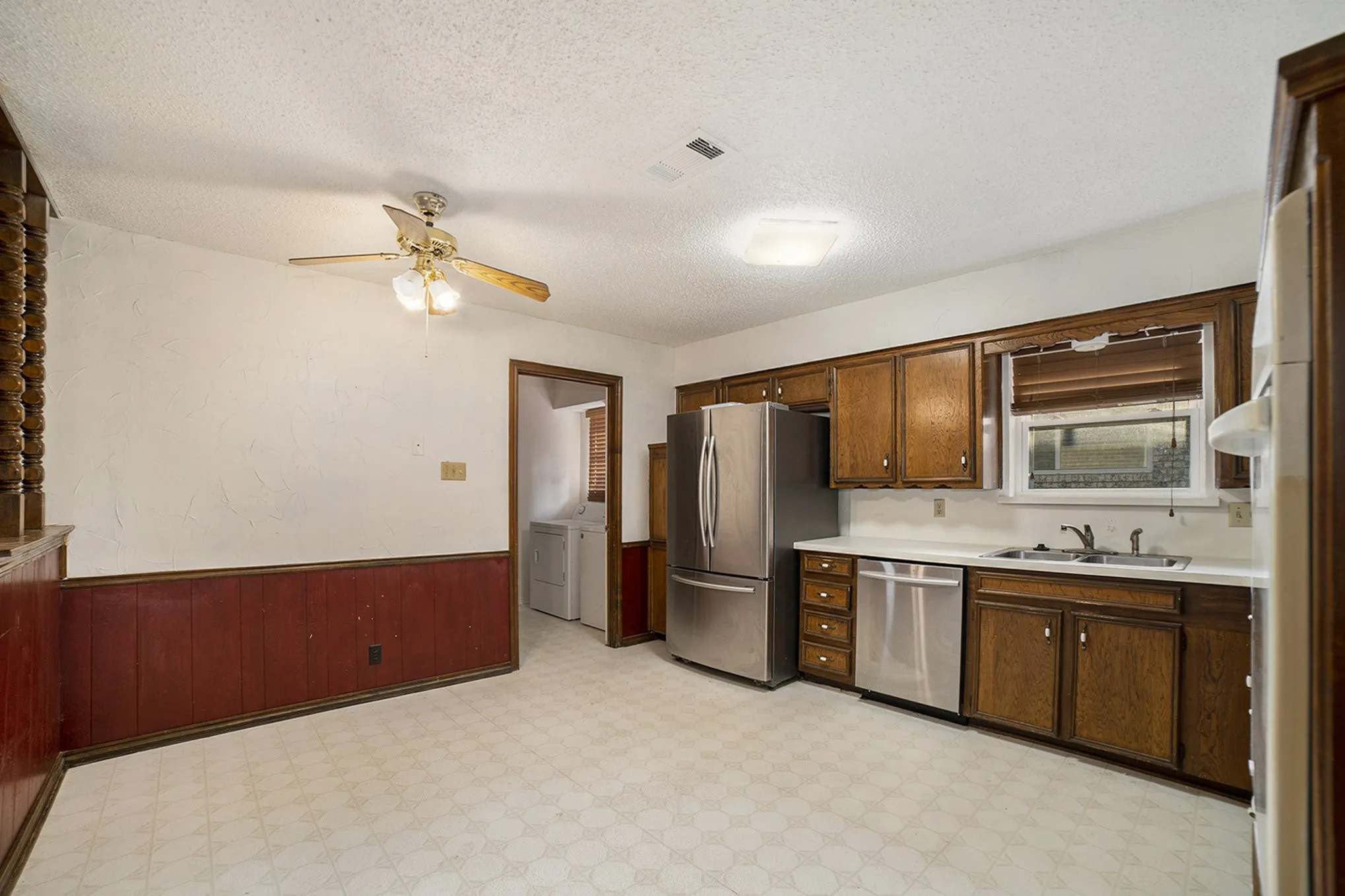 Single Family Residence For Rent in Denton County , 1608 San Antone Lane, Lewisville, Texas 75077, 3 Bedroom, 2 Bathroom, 2 Garage spaces, 1,626 Sqft, built in 1973, Price $2,450, mls#21351661, Real Estate Agent in Lewisville, Homes For Rent in Denton county, Homes For Rent in Lewisville, Realtor in Lewisville Texas, Real Estate Brokerage Independent Realty Texas, Luminita Cordes Realtor