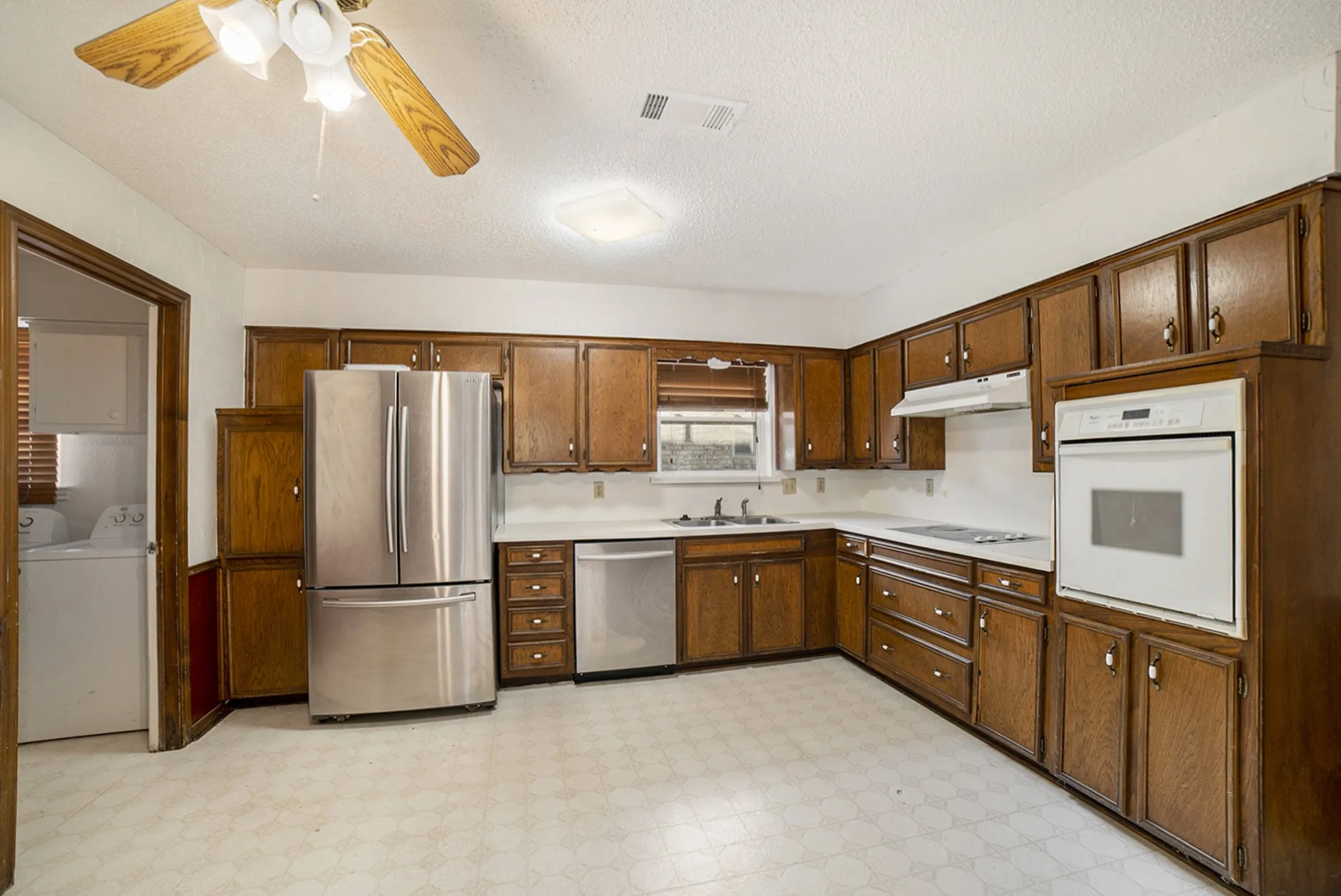 Single Family Residence For Rent in Denton County , 1608 San Antone Lane, Lewisville, Texas 75077, 3 Bedroom, 2 Bathroom, 2 Garage spaces, 1,626 Sqft, built in 1973, Price $2,450, mls#21351661, Real Estate Agent in Lewisville, Homes For Rent in Denton county, Homes For Rent in Lewisville, Realtor in Lewisville Texas, Real Estate Brokerage Independent Realty Texas, Luminita Cordes Realtor