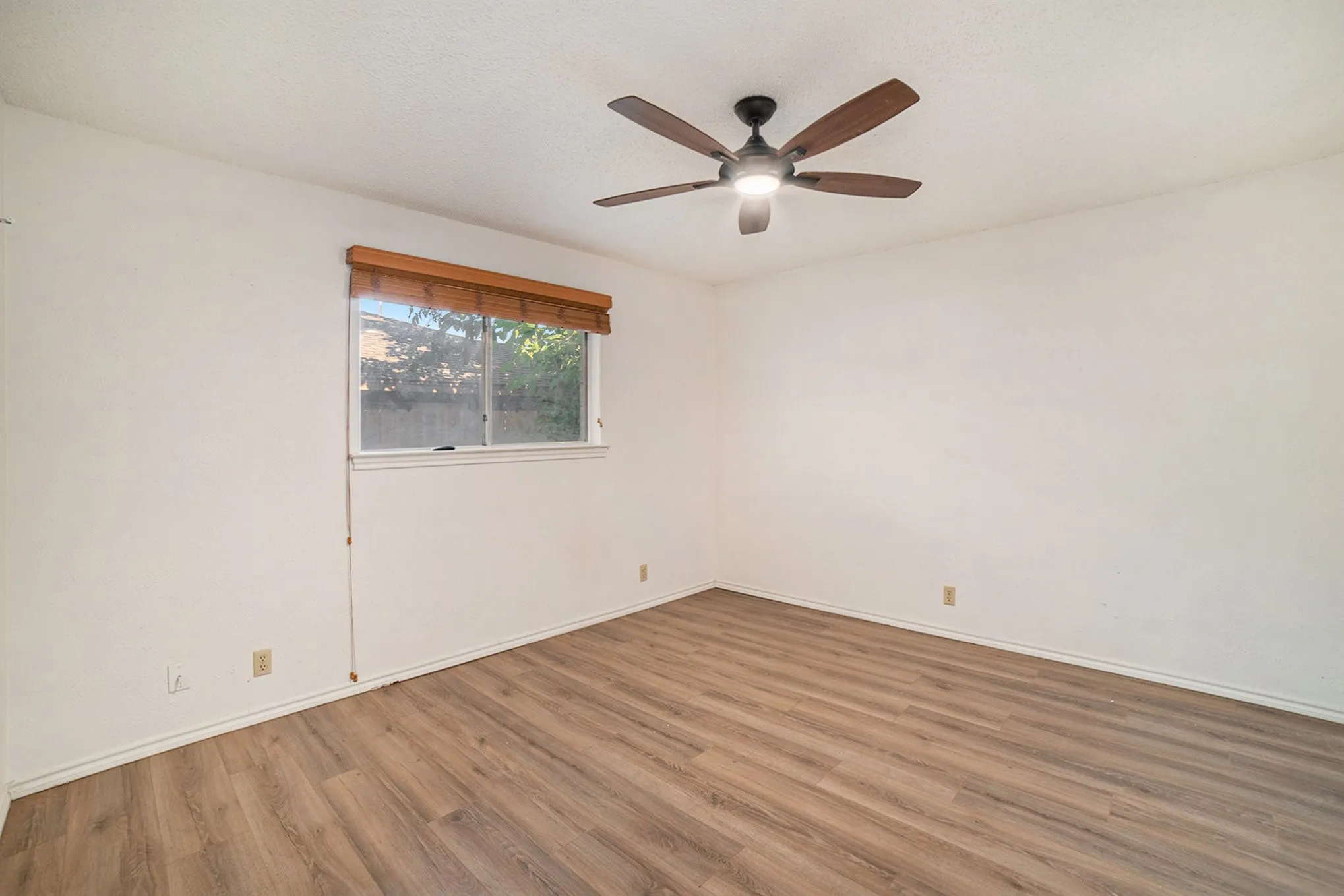 Single Family Residence For Rent in Denton County , 1608 San Antone Lane, Lewisville, Texas 75077, 3 Bedroom, 2 Bathroom, 2 Garage spaces, 1,626 Sqft, built in 1973, Price $2,450, mls#21351661, Real Estate Agent in Lewisville, Homes For Rent in Denton county, Homes For Rent in Lewisville, Realtor in Lewisville Texas, Real Estate Brokerage Independent Realty Texas, Luminita Cordes Realtor