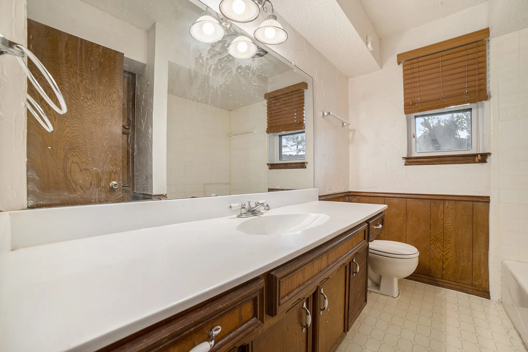 Single Family Residence For Rent in Denton County , 1608 San Antone Lane, Lewisville, Texas 75077, 3 Bedroom, 2 Bathroom, 2 Garage spaces, 1,626 Sqft, built in 1973, Price $2,450, mls#21351661, Real Estate Agent in Lewisville, Homes For Rent in Denton county, Homes For Rent in Lewisville, Realtor in Lewisville Texas, Real Estate Brokerage Independent Realty Texas, Luminita Cordes Realtor