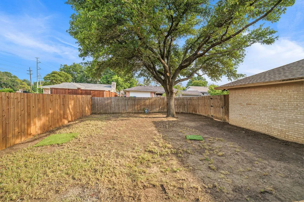 Single Family Residence For Rent in Denton County , 1608 San Antone Lane, Lewisville, Texas 75077, 3 Bedroom, 2 Bathroom, 2 Garage spaces, 1,626 Sqft, built in 1973, Price $2,450, mls#21351661, Real Estate Agent in Lewisville, Homes For Rent in Denton county, Homes For Rent in Lewisville, Realtor in Lewisville Texas, Real Estate Brokerage Independent Realty Texas, Luminita Cordes Realtor