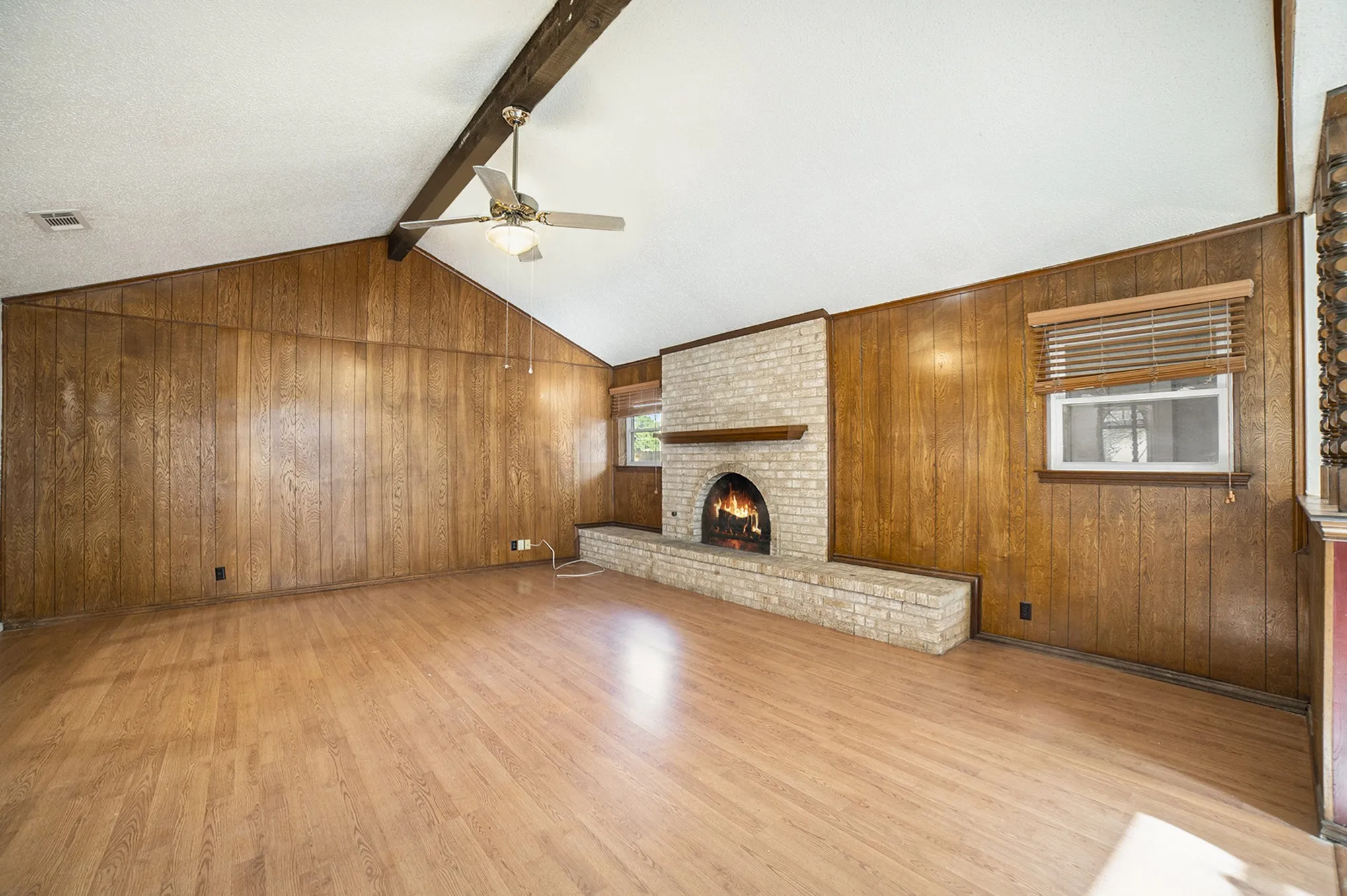 Single Family Residence For Rent in Denton County , 1608 San Antone Lane, Lewisville, Texas 75077, 3 Bedroom, 2 Bathroom, 2 Garage spaces, 1,626 Sqft, built in 1973, Price $2,450, mls#21351661, Real Estate Agent in Lewisville, Homes For Rent in Denton county, Homes For Rent in Lewisville, Realtor in Lewisville Texas, Real Estate Brokerage Independent Realty Texas, Luminita Cordes Realtor