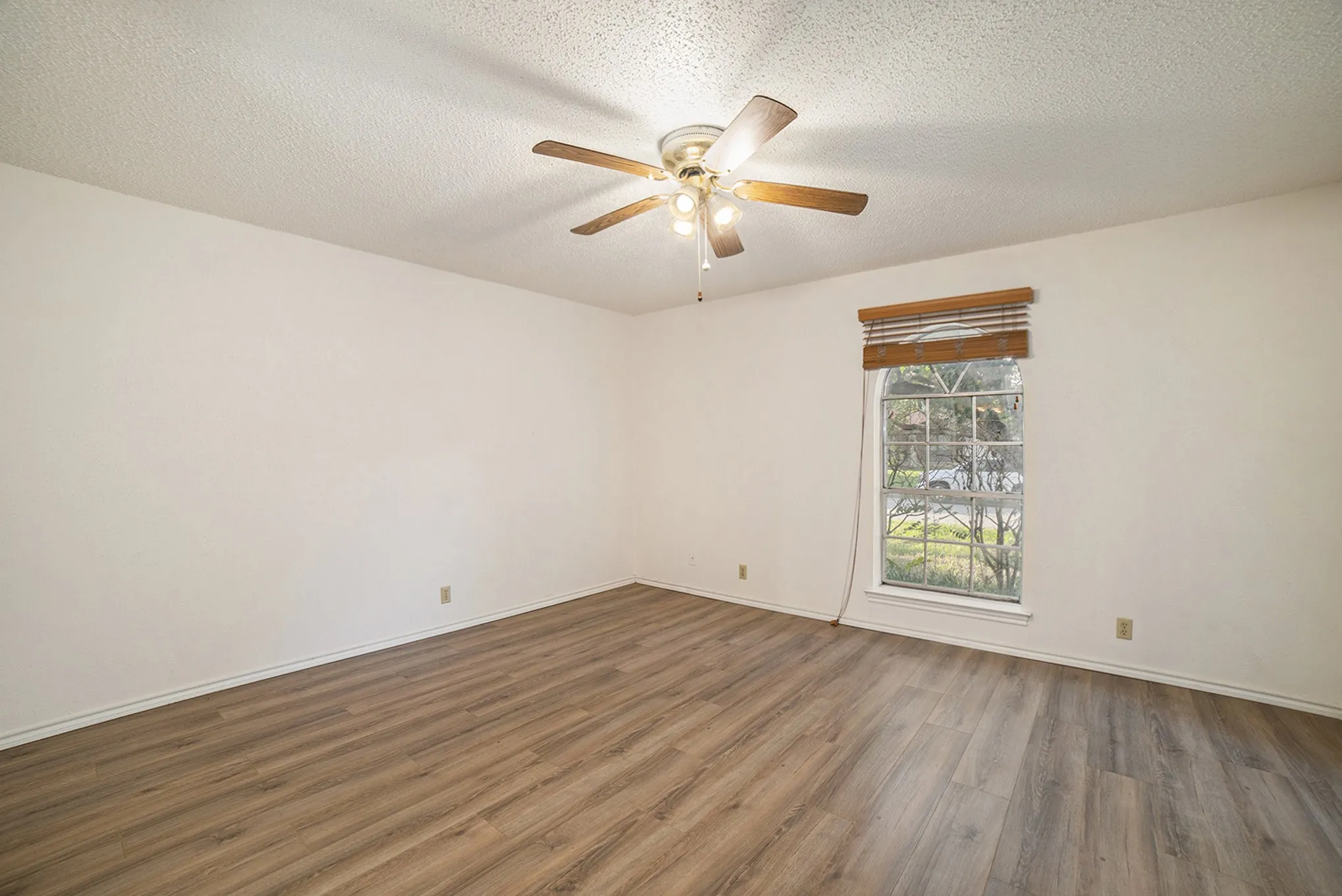 Single Family Residence For Rent in Denton County , 1608 San Antone Lane, Lewisville, Texas 75077, 3 Bedroom, 2 Bathroom, 2 Garage spaces, 1,626 Sqft, built in 1973, Price $2,450, mls#21351661, Real Estate Agent in Lewisville, Homes For Rent in Denton county, Homes For Rent in Lewisville, Realtor in Lewisville Texas, Real Estate Brokerage Independent Realty Texas, Luminita Cordes Realtor