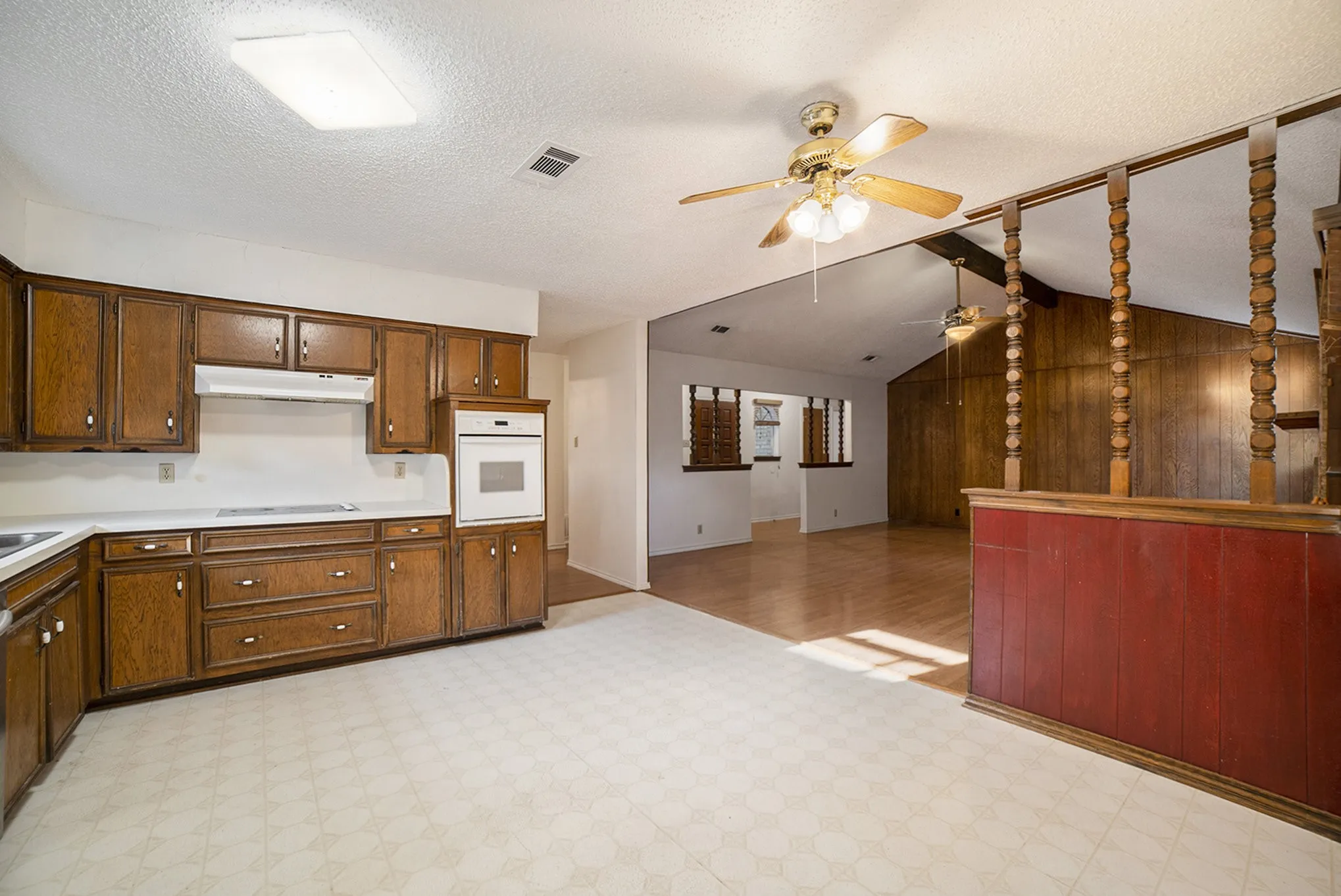 Single Family Residence For Rent in Denton County , 1608 San Antone Lane, Lewisville, Texas 75077, 3 Bedroom, 2 Bathroom, 2 Garage spaces, 1,626 Sqft, built in 1973, Price $2,450, mls#21351661, Real Estate Agent in Lewisville, Homes For Rent in Denton county, Homes For Rent in Lewisville, Realtor in Lewisville Texas, Real Estate Brokerage Independent Realty Texas, Luminita Cordes Realtor