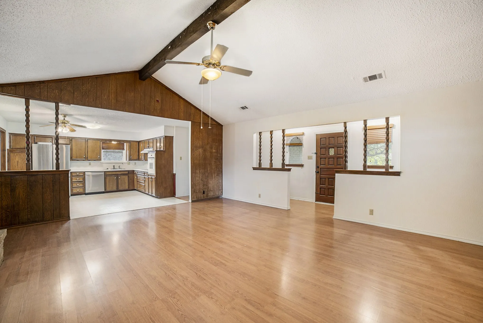 Single Family Residence For Rent in Denton County , 1608 San Antone Lane, Lewisville, Texas 75077, 3 Bedroom, 2 Bathroom, 2 Garage spaces, 1,626 Sqft, built in 1973, Price $2,450, mls#21351661, Real Estate Agent in Lewisville, Homes For Rent in Denton county, Homes For Rent in Lewisville, Realtor in Lewisville Texas, Real Estate Brokerage Independent Realty Texas, Luminita Cordes Realtor