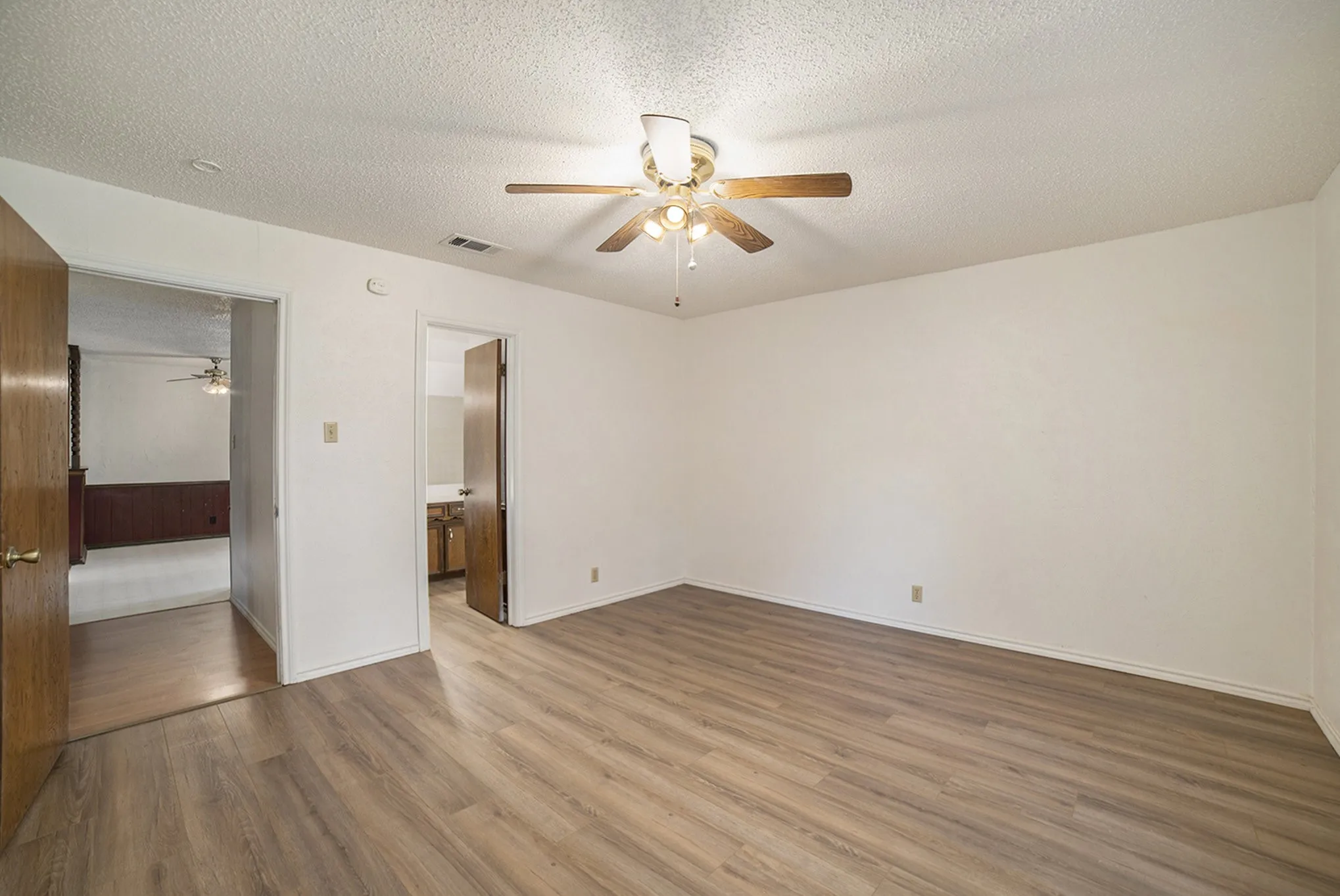 Single Family Residence For Rent in Denton County , 1608 San Antone Lane, Lewisville, Texas 75077, 3 Bedroom, 2 Bathroom, 2 Garage spaces, 1,626 Sqft, built in 1973, Price $2,450, mls#21351661, Real Estate Agent in Lewisville, Homes For Rent in Denton county, Homes For Rent in Lewisville, Realtor in Lewisville Texas, Real Estate Brokerage Independent Realty Texas, Luminita Cordes Realtor