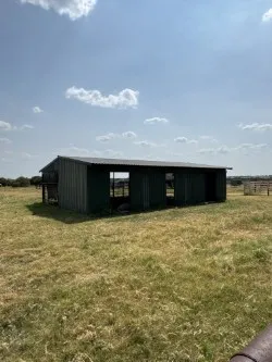 Pasture shed with pens