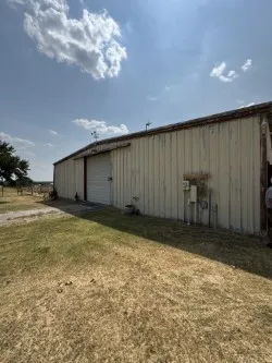 Large approx. 50'x60' barn