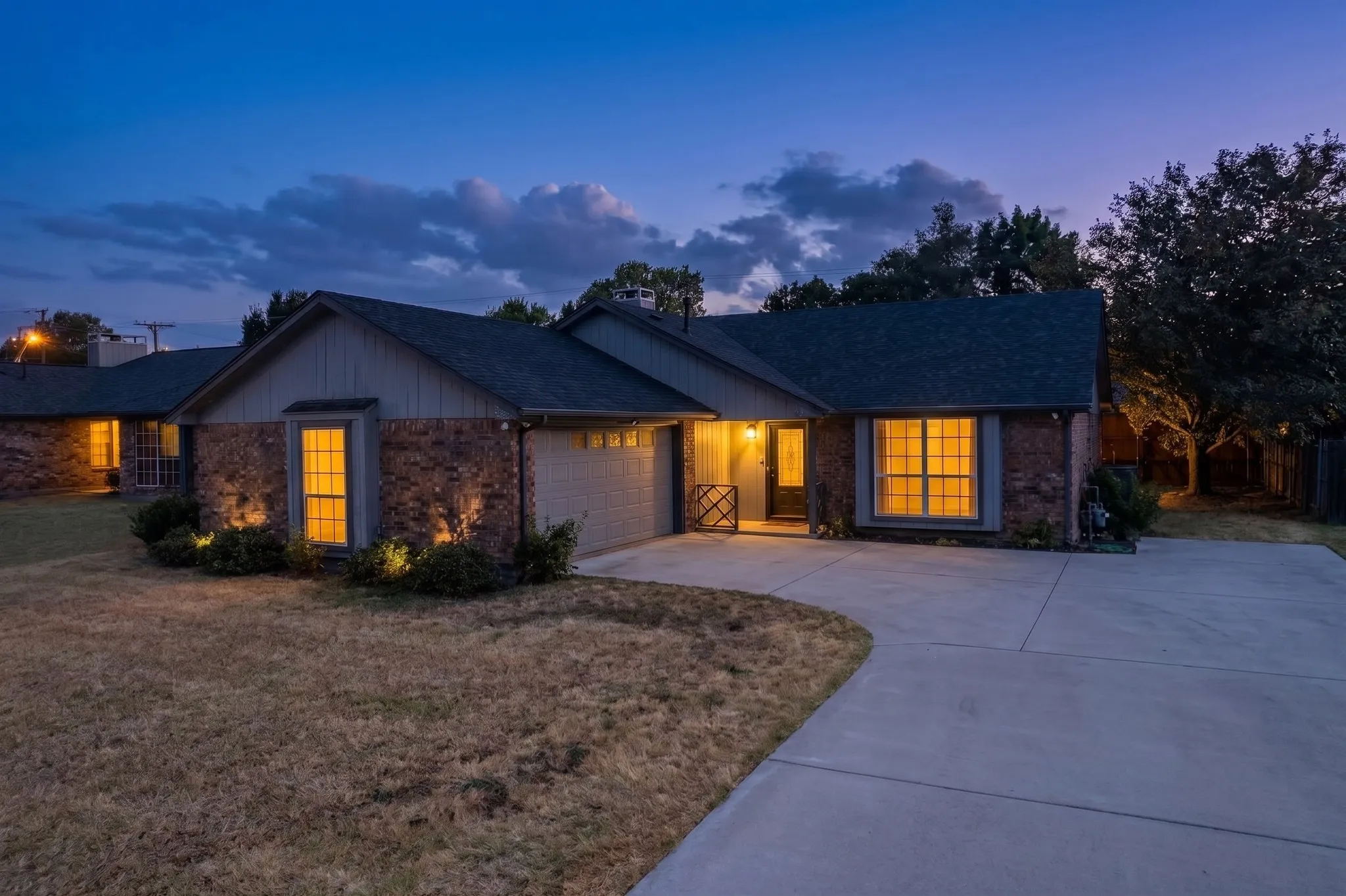 Single Family Residence For Sale in Ellis County , 107 Modene Avenue, Waxahachie, Texas 75165, 3 Bedroom, 2 Bathroom, 2 Garage spaces, 1,498 Sqft, built in 1984, mls#21345916, Real Estate Agent in Waxahachie, Homes For Sale in Ellis county, Homes For Sale in Waxahachie, Realtor in Waxahachie Texas, Real Estate Brokerage Independent Realty Texas, Luminita Cordes Realtor