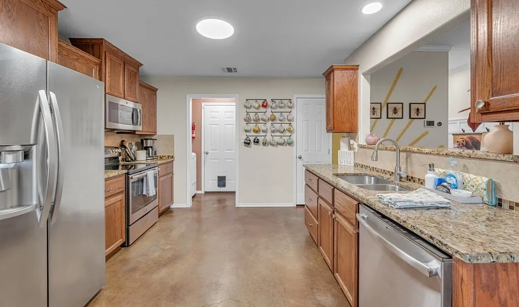 Single Family Residence For Sale in Mc Lennan County , 213 Woodlands Boulevard, Bellmead, Texas 76705, 4 Bedroom, 2 Bathroom, 2 Garage spaces, 1,731 Sqft, built in 2016, mls#21331438, Real Estate Agent in Bellmead, Homes For Sale in Mc Lennan county, Homes For Sale in Bellmead, Realtor in Bellmead Texas, Real Estate Brokerage Independent Realty Texas, Luminita Cordes Realtor
