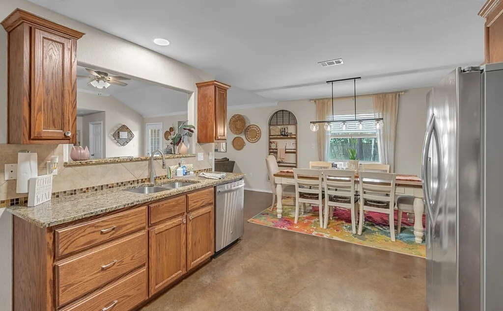 Single Family Residence For Sale in Mc Lennan County , 213 Woodlands Boulevard, Bellmead, Texas 76705, 4 Bedroom, 2 Bathroom, 2 Garage spaces, 1,731 Sqft, built in 2016, mls#21331438, Real Estate Agent in Bellmead, Homes For Sale in Mc Lennan county, Homes For Sale in Bellmead, Realtor in Bellmead Texas, Real Estate Brokerage Independent Realty Texas, Luminita Cordes Realtor