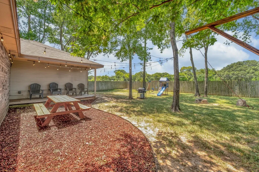 Single Family Residence For Sale in Mc Lennan County , 213 Woodlands Boulevard, Bellmead, Texas 76705, 4 Bedroom, 2 Bathroom, 2 Garage spaces, 1,731 Sqft, built in 2016, mls#21331438, Real Estate Agent in Bellmead, Homes For Sale in Mc Lennan county, Homes For Sale in Bellmead, Realtor in Bellmead Texas, Real Estate Brokerage Independent Realty Texas, Luminita Cordes Realtor