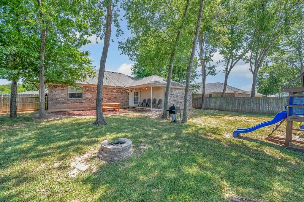 Single Family Residence For Sale in Mc Lennan County , 213 Woodlands Boulevard, Bellmead, Texas 76705, 4 Bedroom, 2 Bathroom, 2 Garage spaces, 1,731 Sqft, built in 2016, mls#21331438, Real Estate Agent in Bellmead, Homes For Sale in Mc Lennan county, Homes For Sale in Bellmead, Realtor in Bellmead Texas, Real Estate Brokerage Independent Realty Texas, Luminita Cordes Realtor