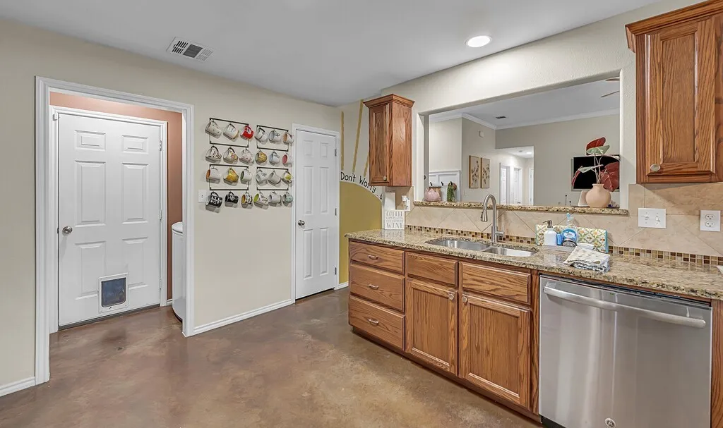 Single Family Residence For Sale in Mc Lennan County , 213 Woodlands Boulevard, Bellmead, Texas 76705, 4 Bedroom, 2 Bathroom, 2 Garage spaces, 1,731 Sqft, built in 2016, mls#21331438, Real Estate Agent in Bellmead, Homes For Sale in Mc Lennan county, Homes For Sale in Bellmead, Realtor in Bellmead Texas, Real Estate Brokerage Independent Realty Texas, Luminita Cordes Realtor