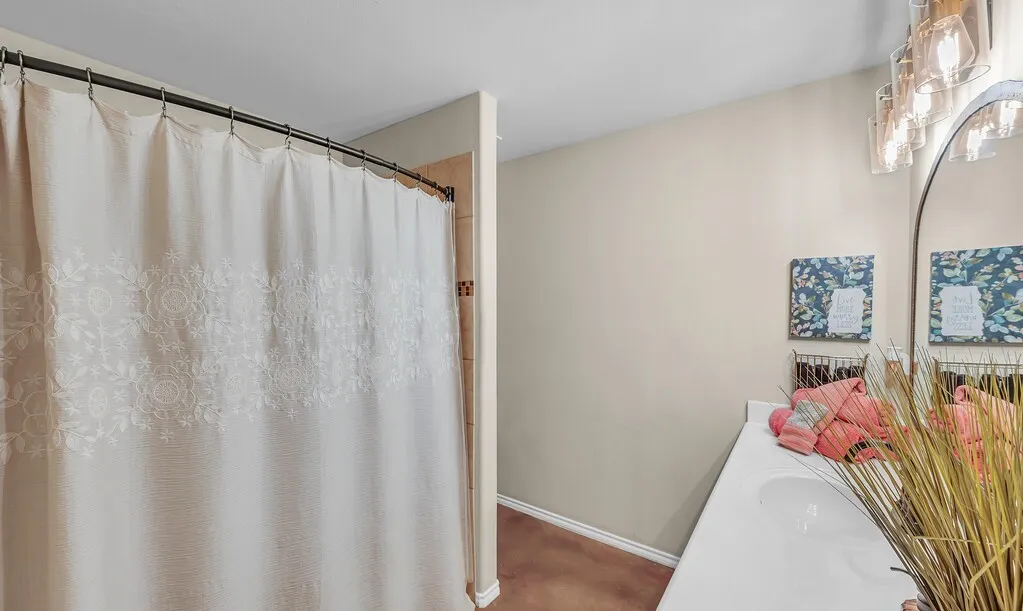 Single Family Residence For Sale in Mc Lennan County , 213 Woodlands Boulevard, Bellmead, Texas 76705, 4 Bedroom, 2 Bathroom, 2 Garage spaces, 1,731 Sqft, built in 2016, mls#21331438, Real Estate Agent in Bellmead, Homes For Sale in Mc Lennan county, Homes For Sale in Bellmead, Realtor in Bellmead Texas, Real Estate Brokerage Independent Realty Texas, Luminita Cordes Realtor
