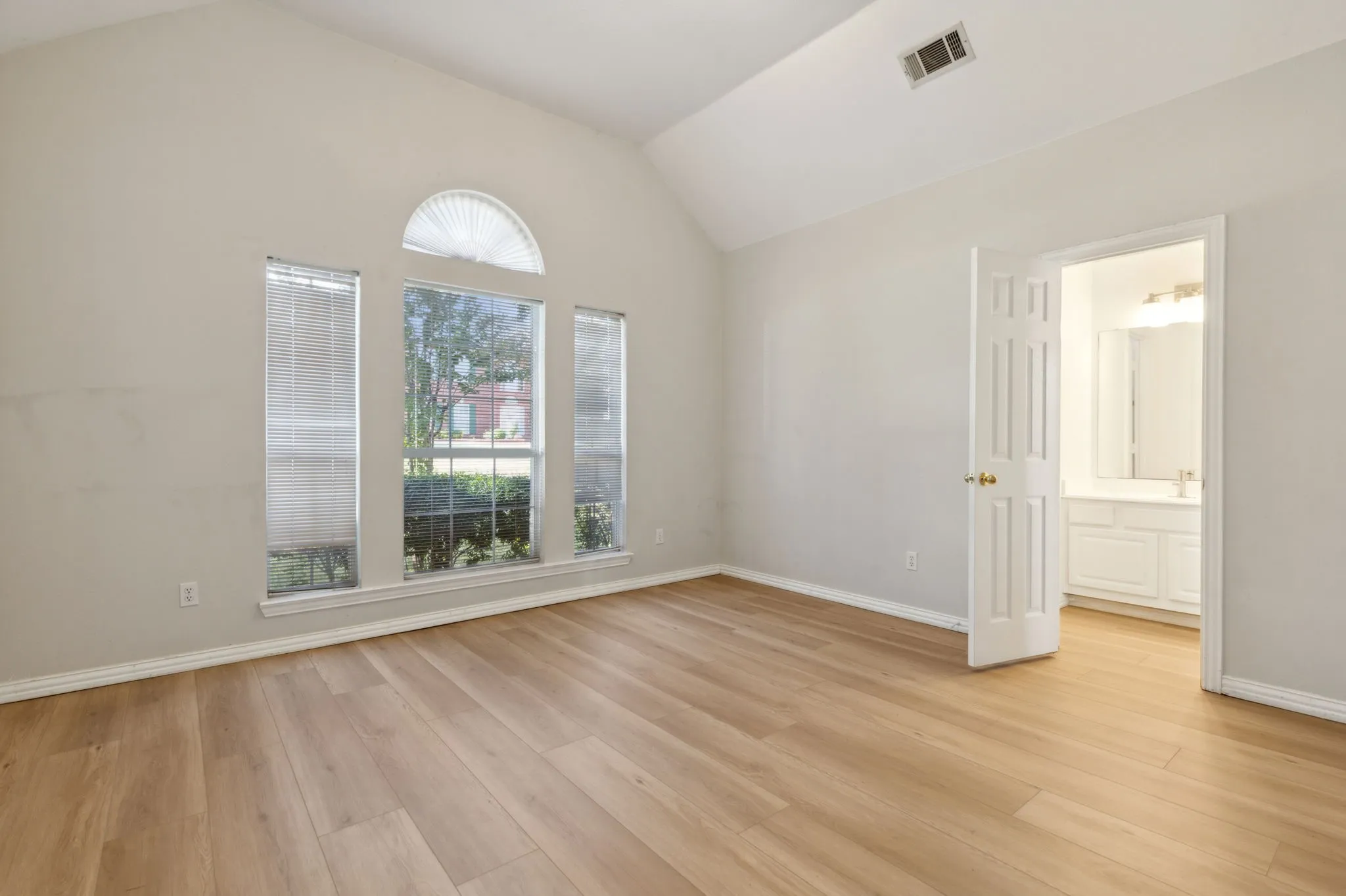 Single Family Residence For Rent in Collin County , 8012 Greenwood Drive, Plano, Texas 75025, 4 Bedroom, 3 Bathroom, 2 Garage spaces, 2,675 Sqft, built in 1994, mls#21351669, Real Estate Agent in Plano, Homes For Rent in Collin county, Homes For Rent in Plano, Realtor in Plano Texas, Real Estate Brokerage Independent Realty Texas, Luminita Cordes Realtor