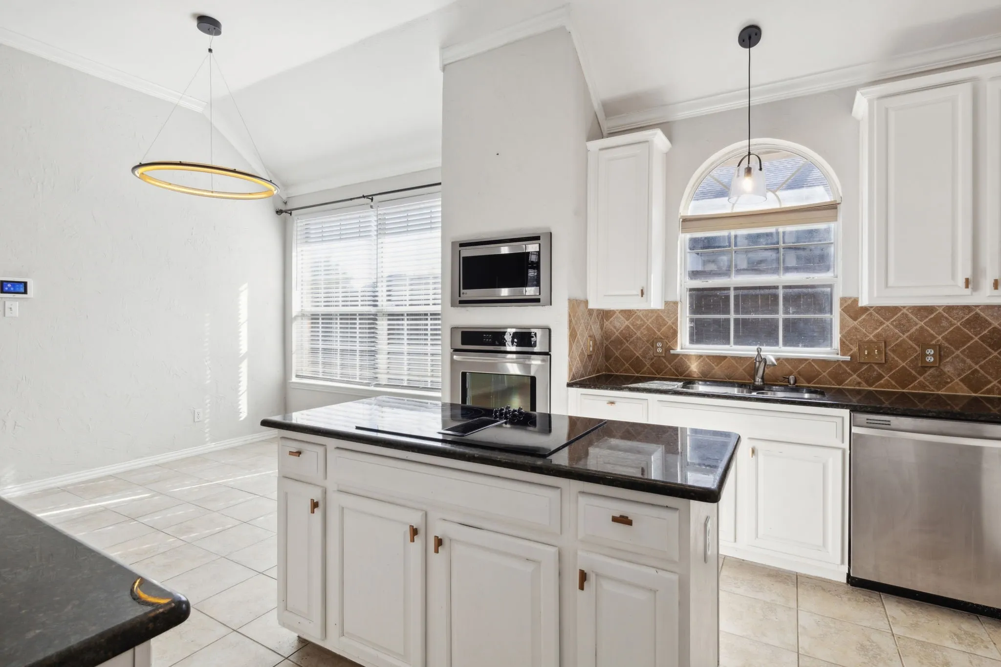 Single Family Residence For Rent in Collin County , 8012 Greenwood Drive, Plano, Texas 75025, 4 Bedroom, 3 Bathroom, 2 Garage spaces, 2,675 Sqft, built in 1994, mls#21351669, Real Estate Agent in Plano, Homes For Rent in Collin county, Homes For Rent in Plano, Realtor in Plano Texas, Real Estate Brokerage Independent Realty Texas, Luminita Cordes Realtor