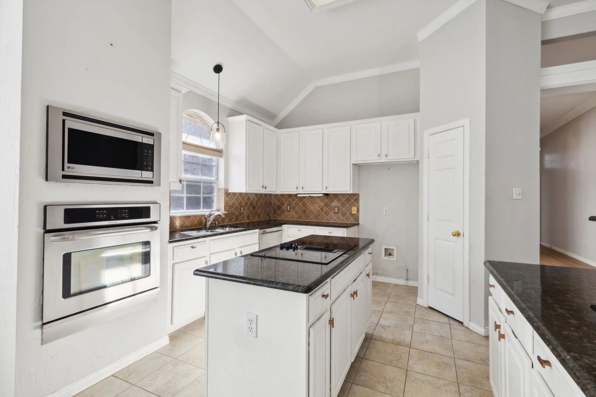 Single Family Residence For Rent in Collin County , 8012 Greenwood Drive, Plano, Texas 75025, 4 Bedroom, 3 Bathroom, 2 Garage spaces, 2,675 Sqft, built in 1994, mls#21351669, Real Estate Agent in Plano, Homes For Rent in Collin county, Homes For Rent in Plano, Realtor in Plano Texas, Real Estate Brokerage Independent Realty Texas, Luminita Cordes Realtor