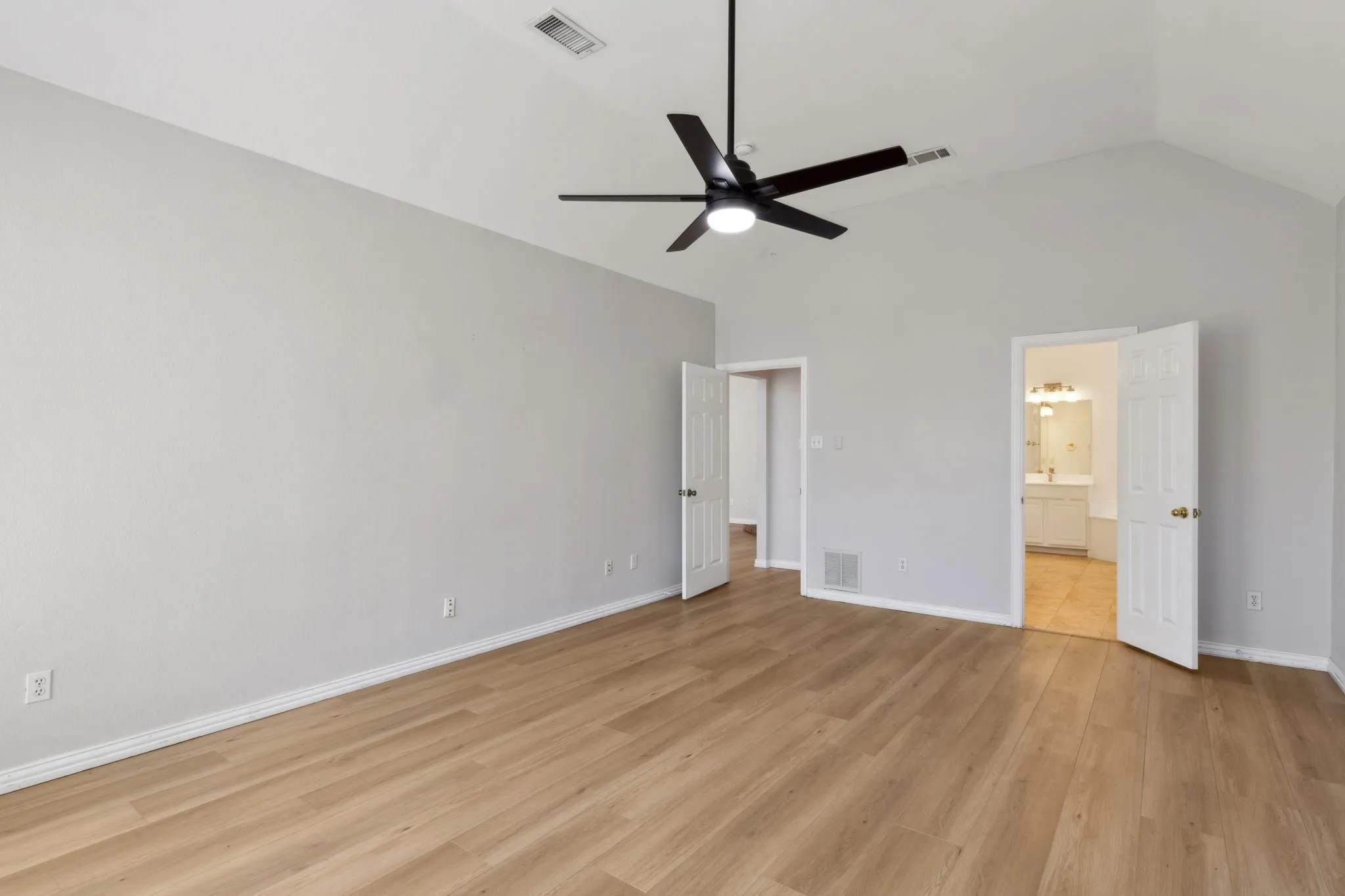 Single Family Residence For Rent in Collin County , 8012 Greenwood Drive, Plano, Texas 75025, 4 Bedroom, 3 Bathroom, 2 Garage spaces, 2,675 Sqft, built in 1994, mls#21351669, Real Estate Agent in Plano, Homes For Rent in Collin county, Homes For Rent in Plano, Realtor in Plano Texas, Real Estate Brokerage Independent Realty Texas, Luminita Cordes Realtor
