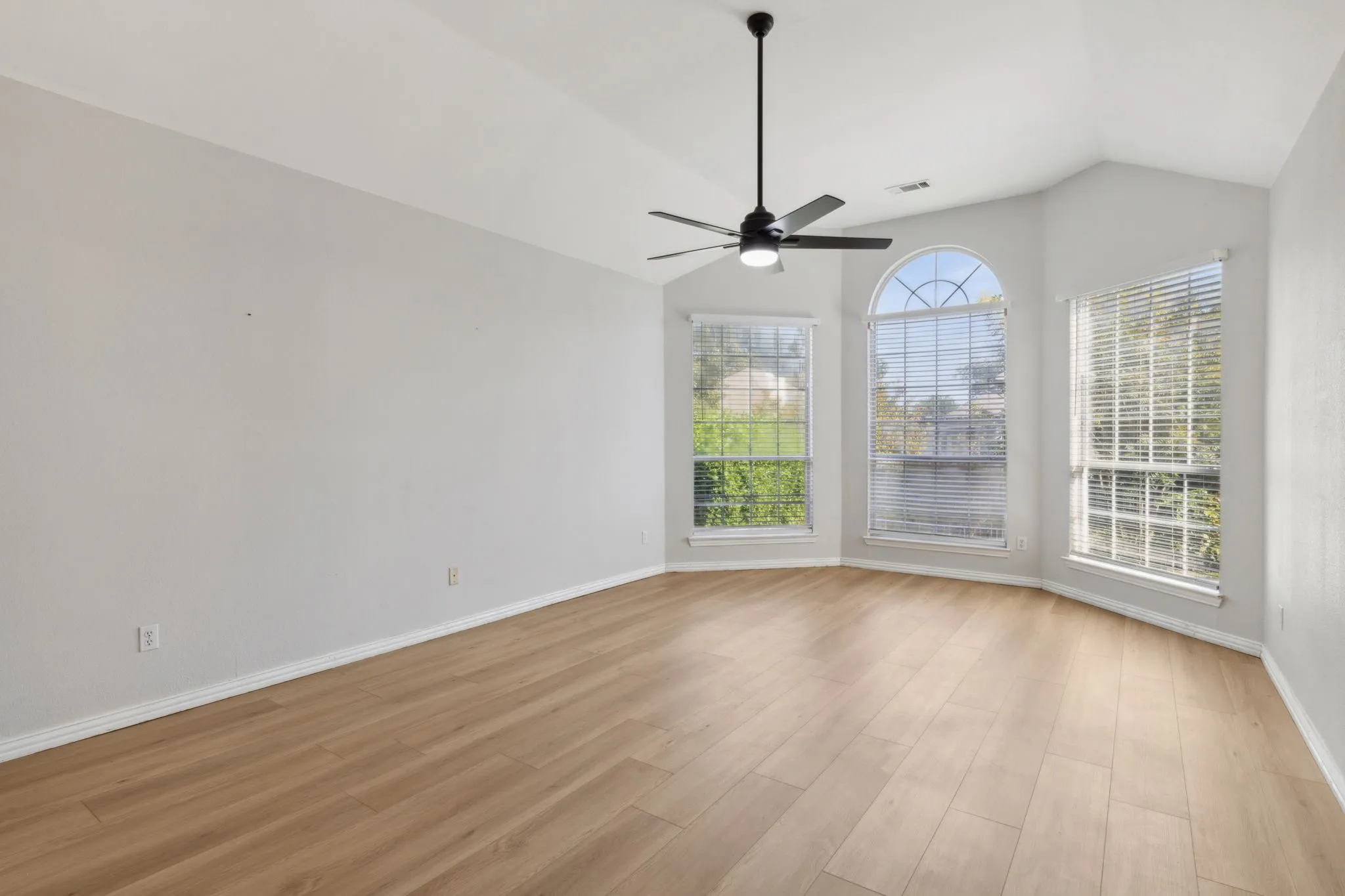 Single Family Residence For Rent in Collin County , 8012 Greenwood Drive, Plano, Texas 75025, 4 Bedroom, 3 Bathroom, 2 Garage spaces, 2,675 Sqft, built in 1994, mls#21351669, Real Estate Agent in Plano, Homes For Rent in Collin county, Homes For Rent in Plano, Realtor in Plano Texas, Real Estate Brokerage Independent Realty Texas, Luminita Cordes Realtor