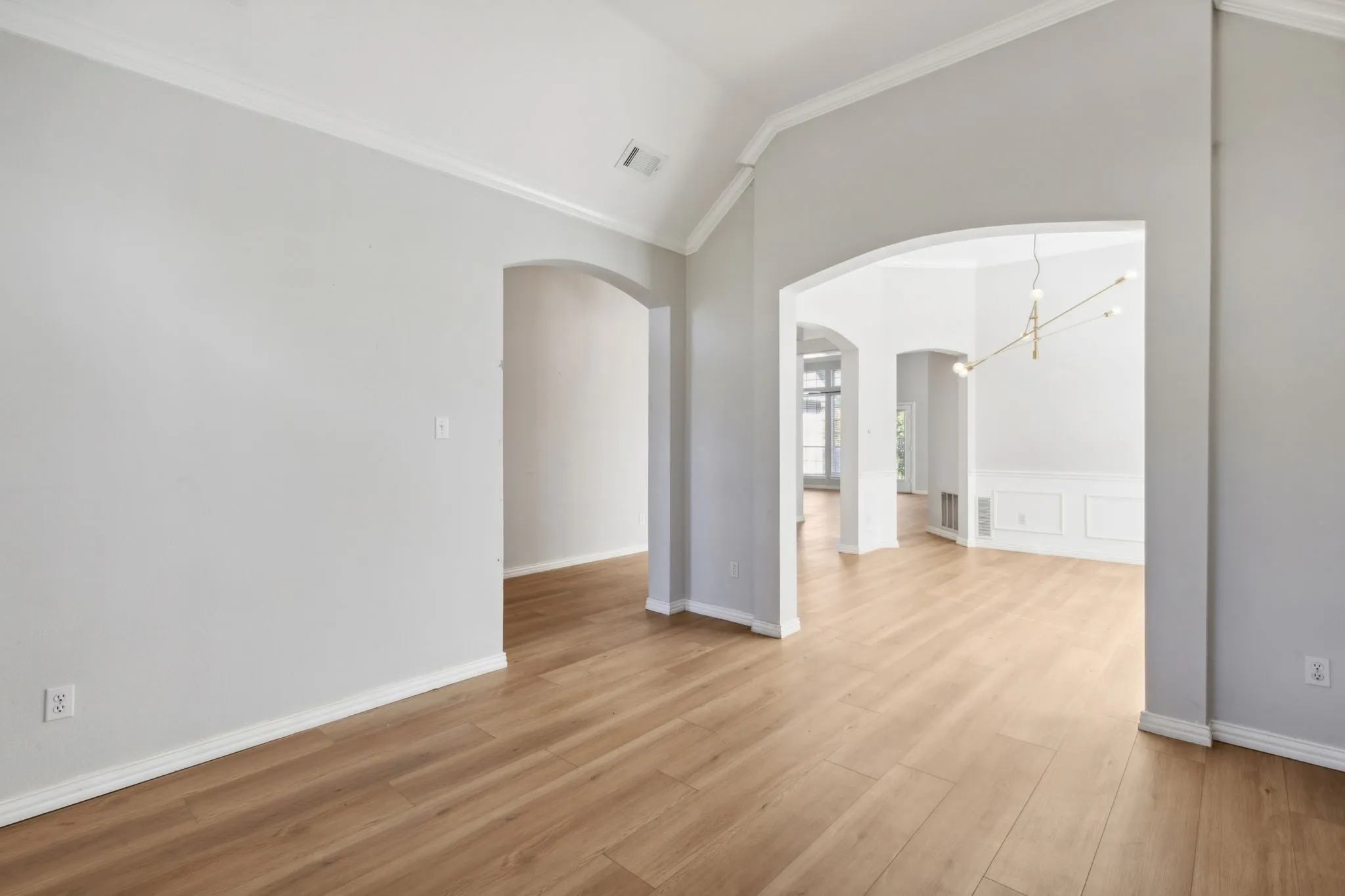 Single Family Residence For Rent in Collin County , 8012 Greenwood Drive, Plano, Texas 75025, 4 Bedroom, 3 Bathroom, 2 Garage spaces, 2,675 Sqft, built in 1994, mls#21351669, Real Estate Agent in Plano, Homes For Rent in Collin county, Homes For Rent in Plano, Realtor in Plano Texas, Real Estate Brokerage Independent Realty Texas, Luminita Cordes Realtor