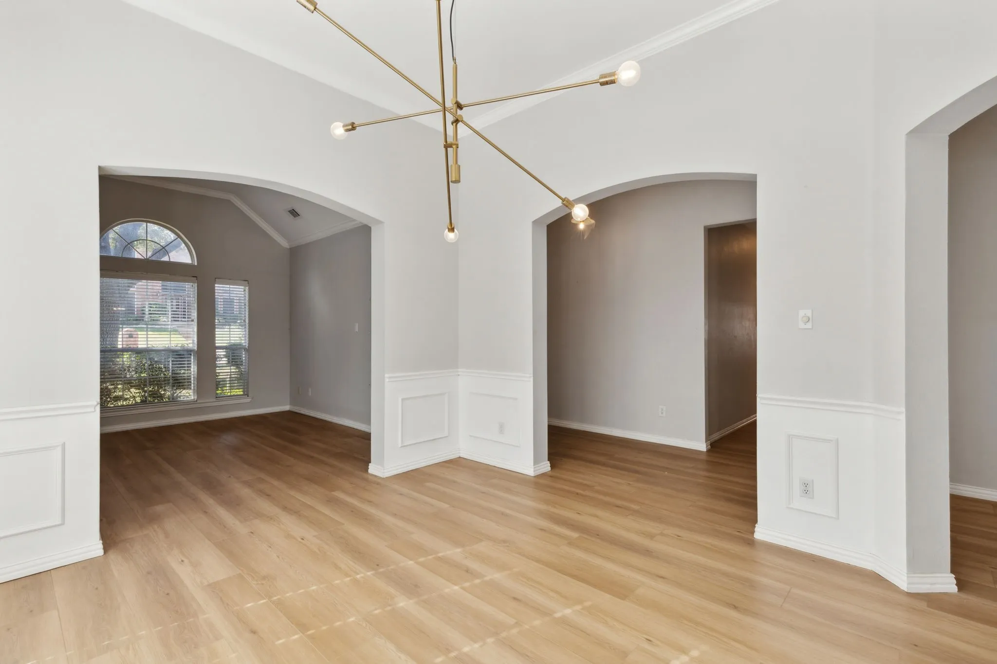 Single Family Residence For Rent in Collin County , 8012 Greenwood Drive, Plano, Texas 75025, 4 Bedroom, 3 Bathroom, 2 Garage spaces, 2,675 Sqft, built in 1994, mls#21351669, Real Estate Agent in Plano, Homes For Rent in Collin county, Homes For Rent in Plano, Realtor in Plano Texas, Real Estate Brokerage Independent Realty Texas, Luminita Cordes Realtor