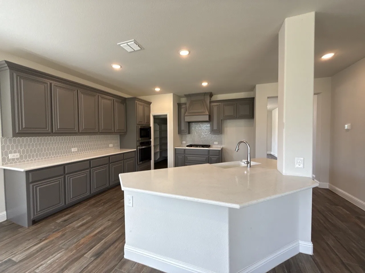 Single Family Residence For Sale in Kaufman County , 2311 Albion Way, Forney, Texas 75126, 5 Bedroom, 4 Bathroom, 2 Garage spaces, 3,204 Sqft, built in 2023, mls#21349773, Real Estate Agent in Forney, Homes For Sale in Kaufman county, Homes For Sale in Forney, Realtor in Forney Texas, Real Estate Brokerage Independent Realty Texas, Luminita Cordes Realtor