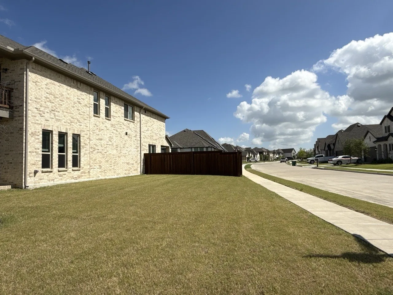 Single Family Residence For Sale in Kaufman County , 2311 Albion Way, Forney, Texas 75126, 5 Bedroom, 4 Bathroom, 2 Garage spaces, 3,204 Sqft, built in 2023, mls#21349773, Real Estate Agent in Forney, Homes For Sale in Kaufman county, Homes For Sale in Forney, Realtor in Forney Texas, Real Estate Brokerage Independent Realty Texas, Luminita Cordes Realtor