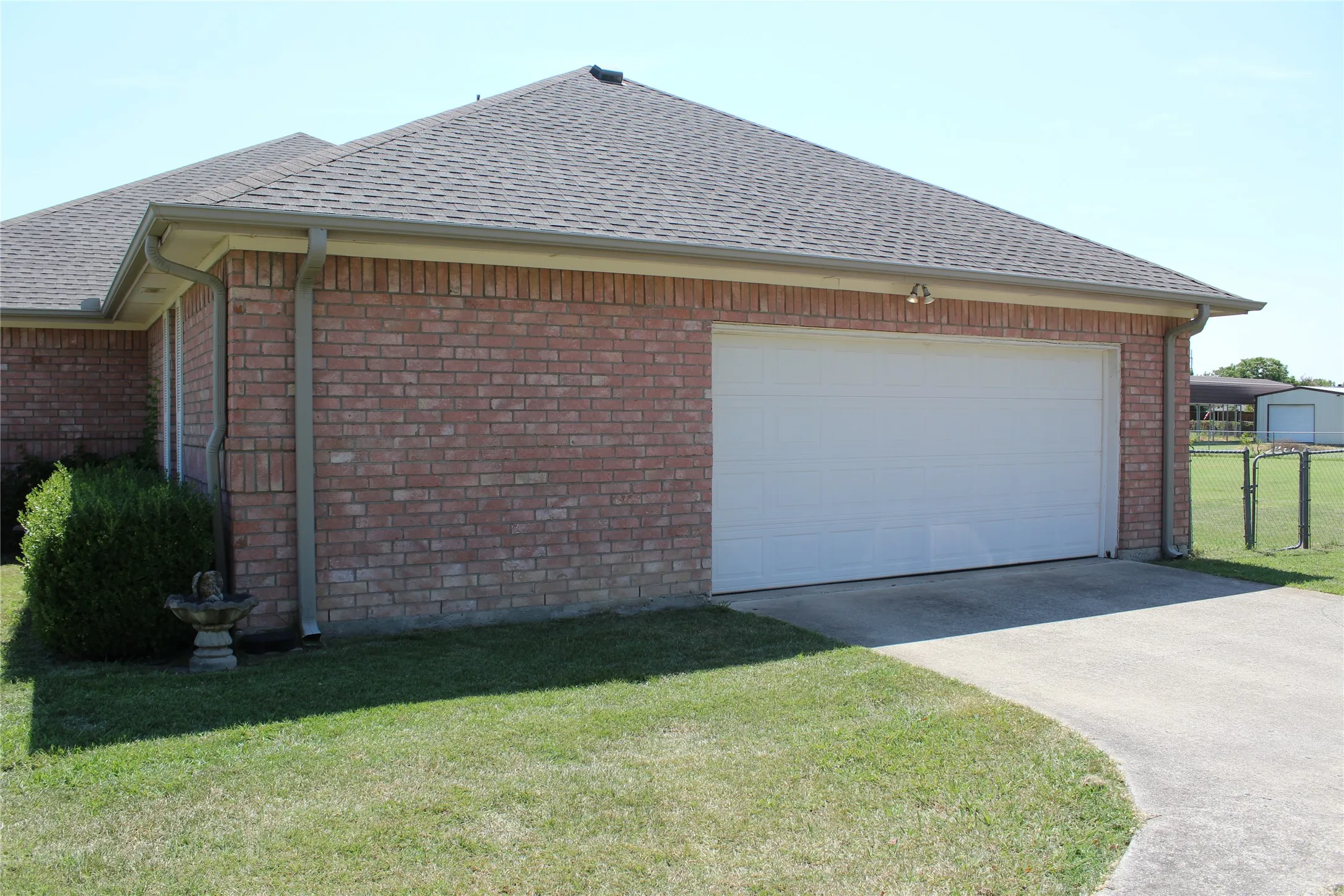 Single Family Residence For Sale in Grayson County , 166 Meadowview Circle, Van Alstyne, Texas 75495, 4 Bedroom, 2 Bathroom, 2 Garage spaces, 2,396 Sqft, built in 1999, mls#21348931, Real Estate Agent in Van Alstyne, Homes For Sale in Grayson county, Homes For Sale in Van Alstyne, Realtor in Van Alstyne Texas, Real Estate Brokerage Independent Realty Texas, Luminita Cordes Realtor