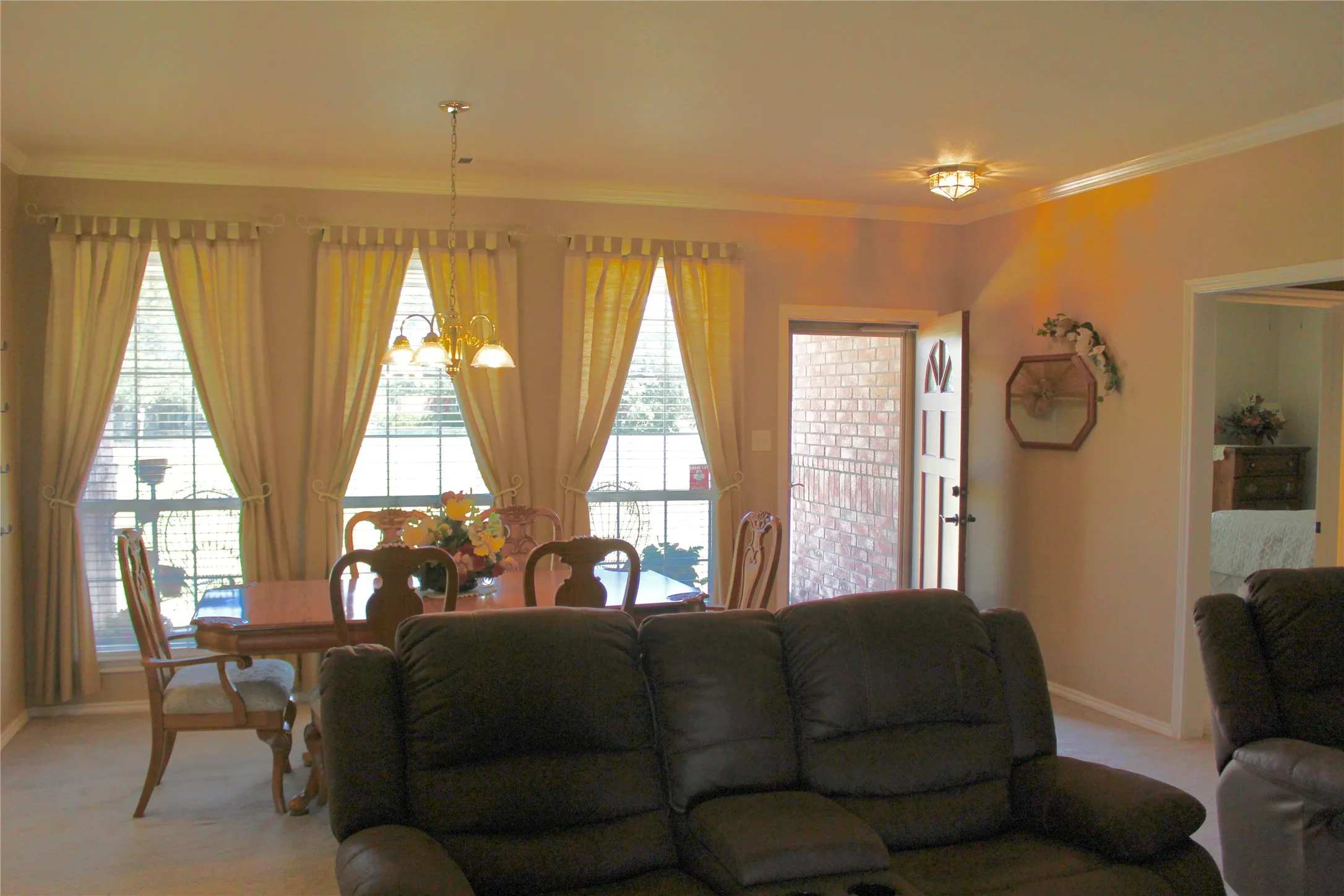 Single Family Residence For Sale in Grayson County , 166 Meadowview Circle, Van Alstyne, Texas 75495, 4 Bedroom, 2 Bathroom, 2 Garage spaces, 2,396 Sqft, built in 1999, mls#21348931, Real Estate Agent in Van Alstyne, Homes For Sale in Grayson county, Homes For Sale in Van Alstyne, Realtor in Van Alstyne Texas, Real Estate Brokerage Independent Realty Texas, Luminita Cordes Realtor
