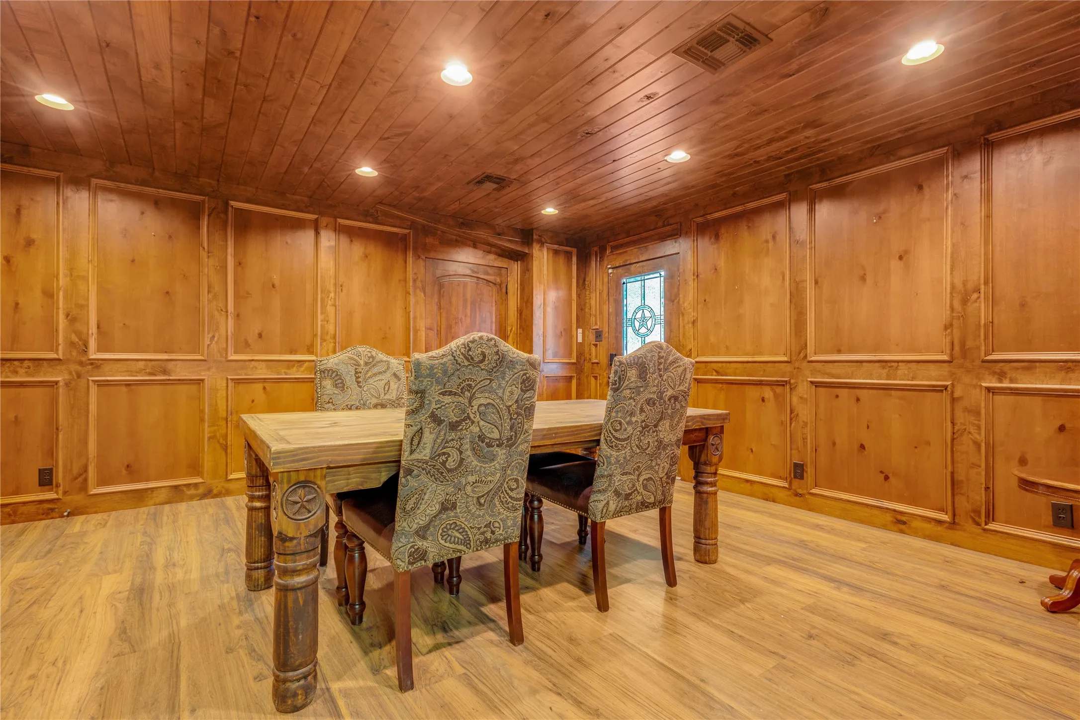 Office For Sale in Wood County , 101 S Main Street, Quitman, Texas 75783, 0, 0, Garage spaces, 0 Sqft, built in 1999, Price $275,000, mls#21351655, Real Estate Agent in Quitman, Homes For Sale in Wood county, Homes For Sale in Quitman, Realtor in Quitman Texas, Real Estate Brokerage Independent Realty Texas, Luminita Cordes Realtor