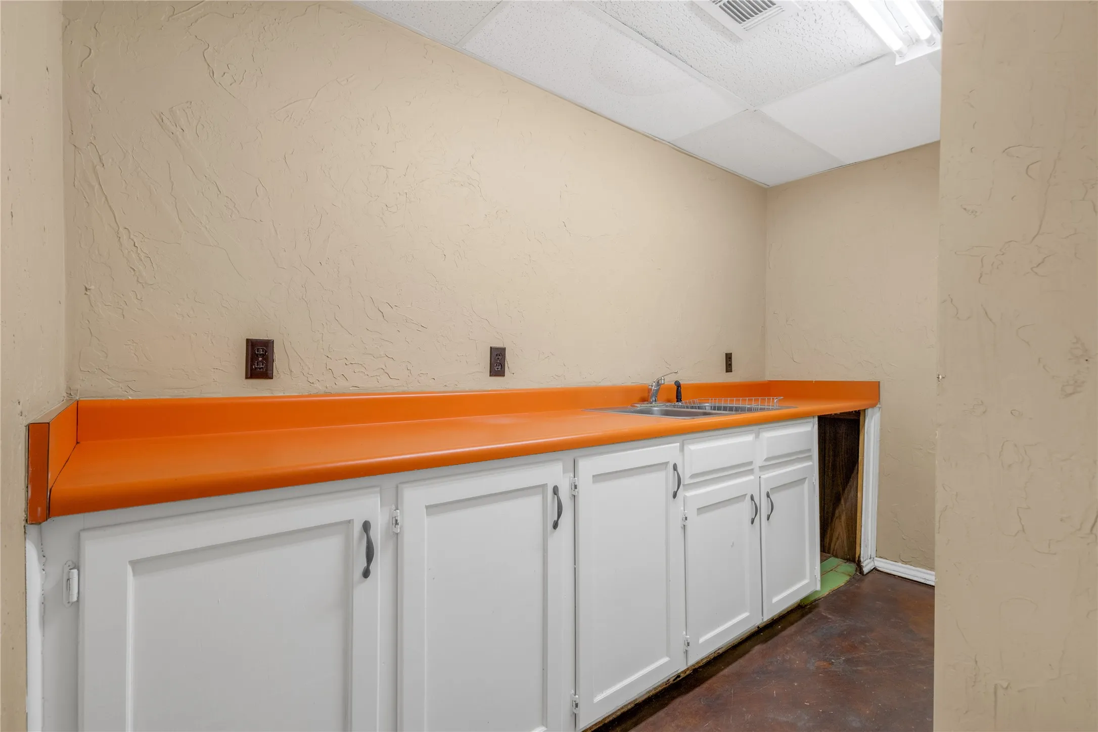 Office For Sale in Wood County , 101 S Main Street, Quitman, Texas 75783, 0, 0, Garage spaces, 0 Sqft, built in 1999, Price $275,000, mls#21351655, Real Estate Agent in Quitman, Homes For Sale in Wood county, Homes For Sale in Quitman, Realtor in Quitman Texas, Real Estate Brokerage Independent Realty Texas, Luminita Cordes Realtor