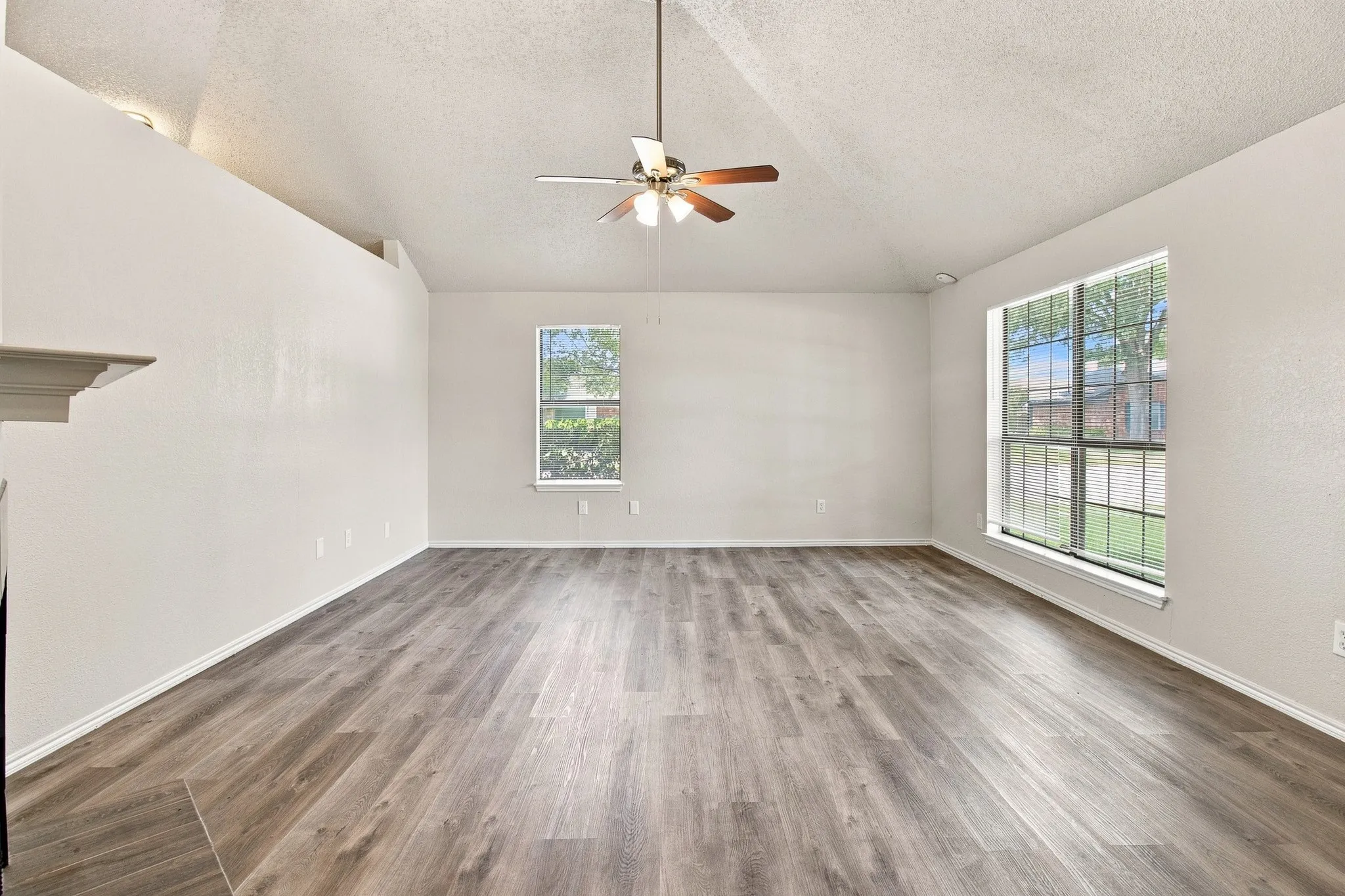Single Family Residence For Sale in Dallas County , 4017 Knights Bridge Drive, Rowlett, Texas 75088, 3 Bedroom, 2 Bathroom, 2 Garage spaces, 1,590 Sqft, built in 1986, mls#21349272, Real Estate Agent in Rowlett, Homes For Sale in Dallas county, Homes For Sale in Rowlett, Realtor in Rowlett Texas, Real Estate Brokerage Independent Realty Texas, Luminita Cordes Realtor