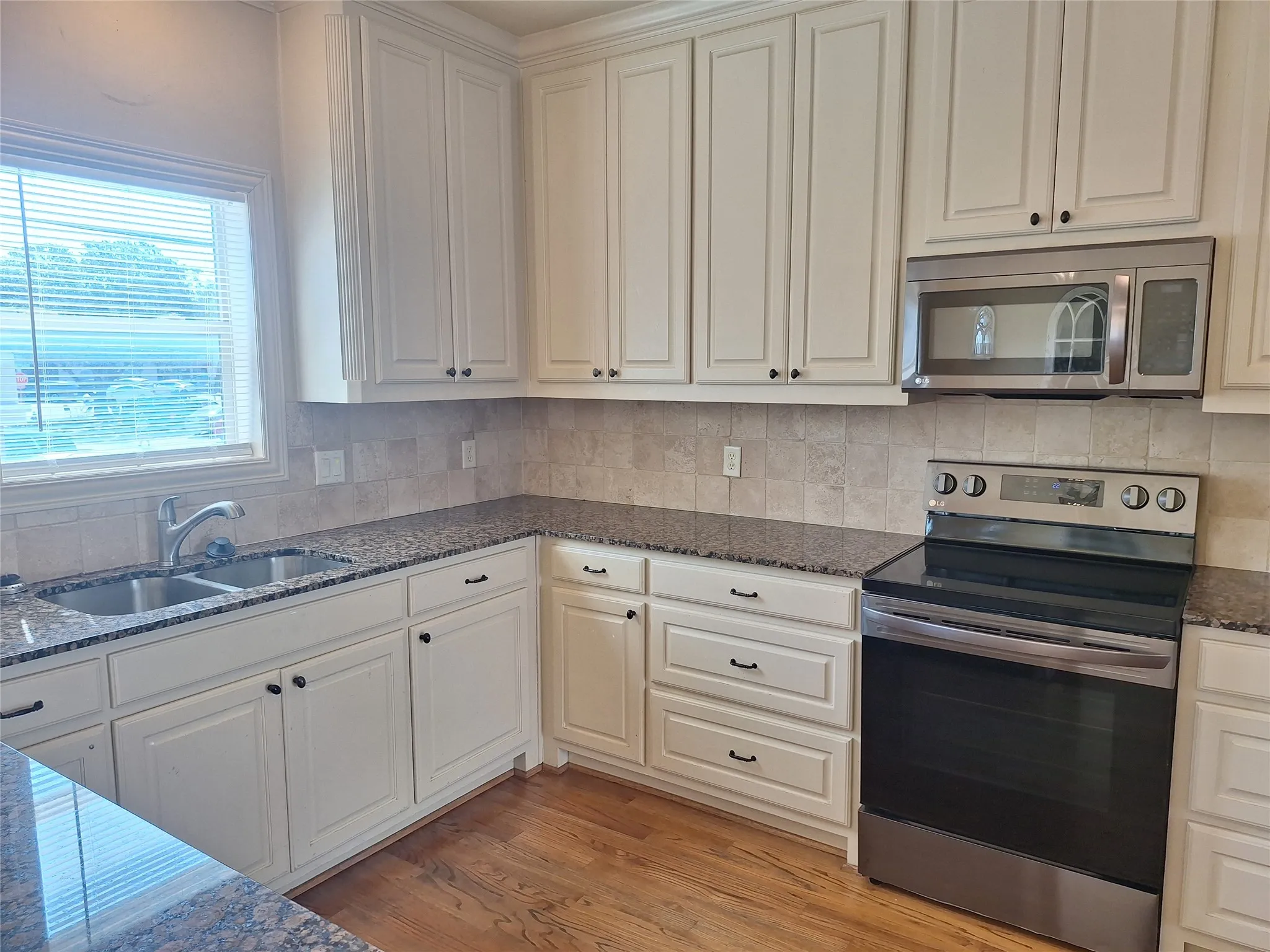 Condominium For Rent in Dallas County , 3416 Westminster Avenue 1, University Park, Texas 75205, 3 Bedroom, 4 Bathroom, 2 Garage spaces, 1,822 Sqft, built in 2005, mls#21351679, Real Estate Agent in University Park, Homes For Rent in Dallas county, Homes For Rent in University Park, Realtor in University Park Texas, Real Estate Brokerage Independent Realty Texas, Luminita Cordes Realtor