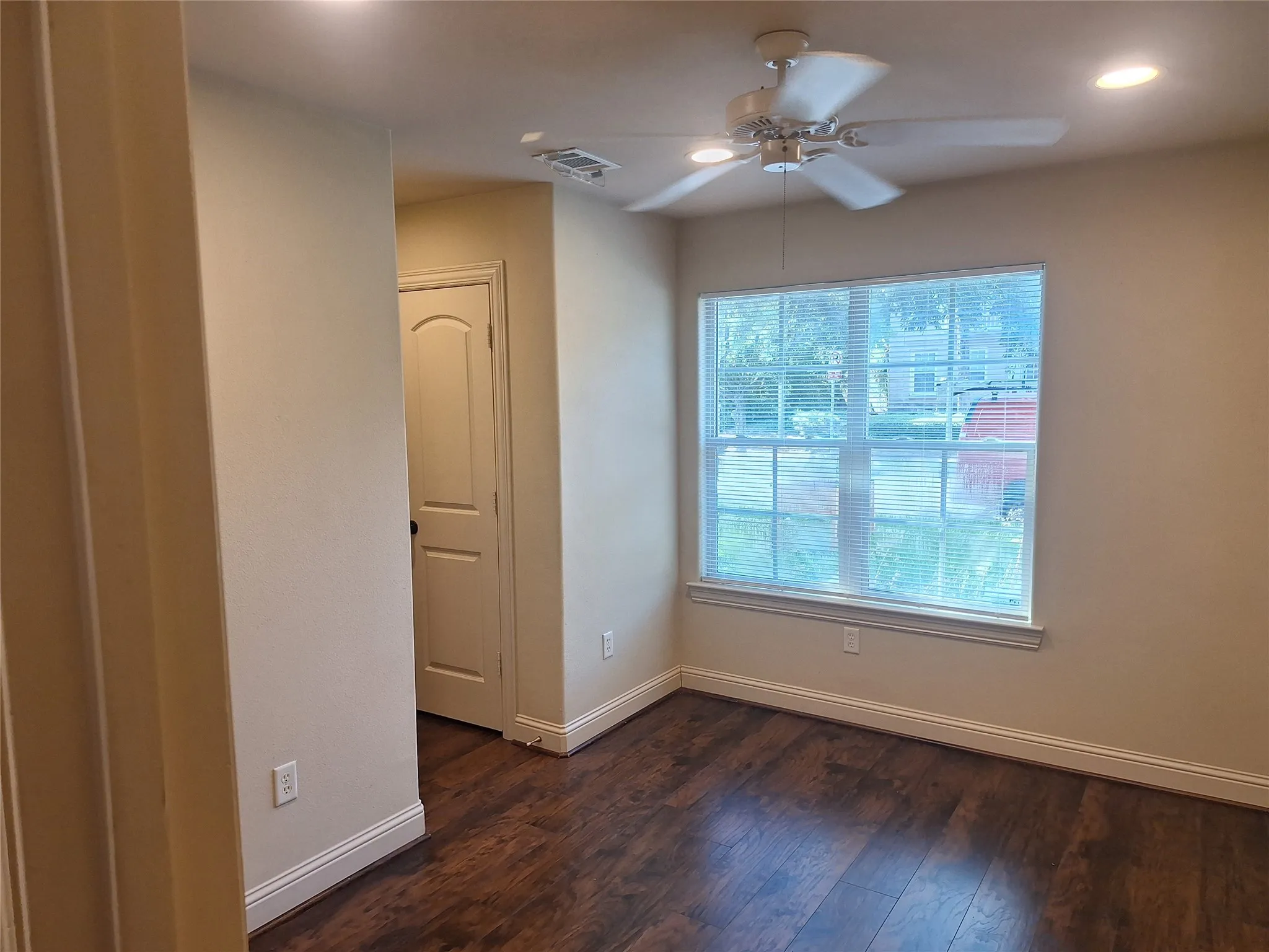 Condominium For Rent in Dallas County , 3416 Westminster Avenue 1, University Park, Texas 75205, 3 Bedroom, 4 Bathroom, 2 Garage spaces, 1,822 Sqft, built in 2005, mls#21351679, Real Estate Agent in University Park, Homes For Rent in Dallas county, Homes For Rent in University Park, Realtor in University Park Texas, Real Estate Brokerage Independent Realty Texas, Luminita Cordes Realtor