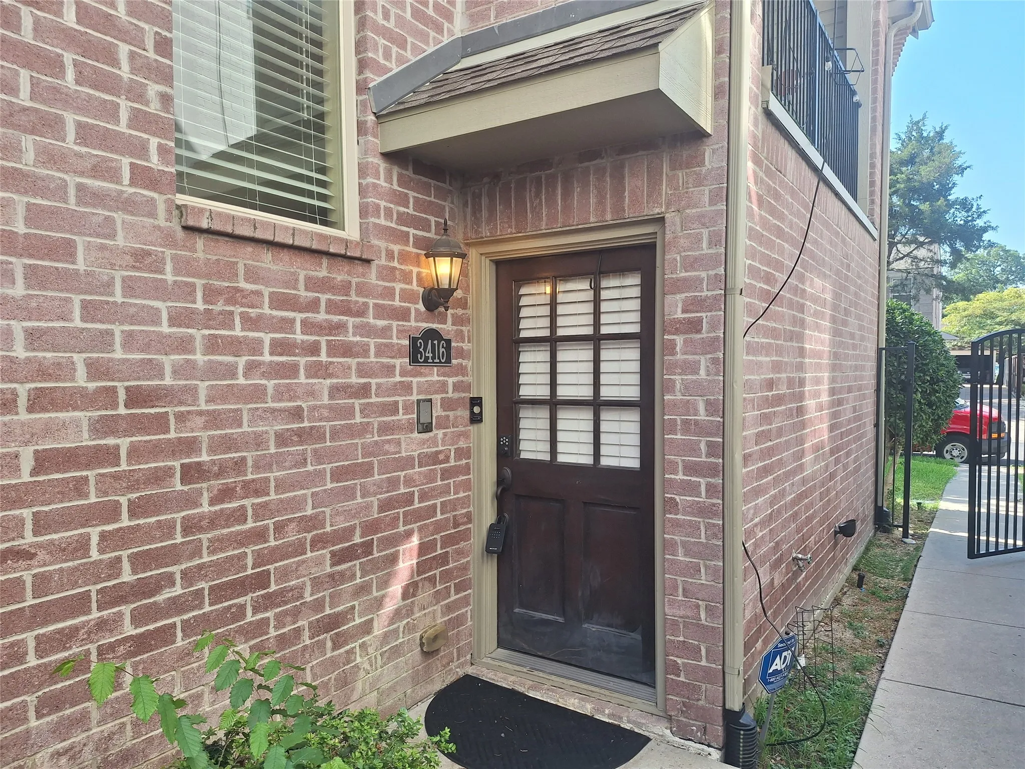 Condominium For Rent in Dallas County , 3416 Westminster Avenue 1, University Park, Texas 75205, 3 Bedroom, 4 Bathroom, 2 Garage spaces, 1,822 Sqft, built in 2005, mls#21351679, Real Estate Agent in University Park, Homes For Rent in Dallas county, Homes For Rent in University Park, Realtor in University Park Texas, Real Estate Brokerage Independent Realty Texas, Luminita Cordes Realtor
