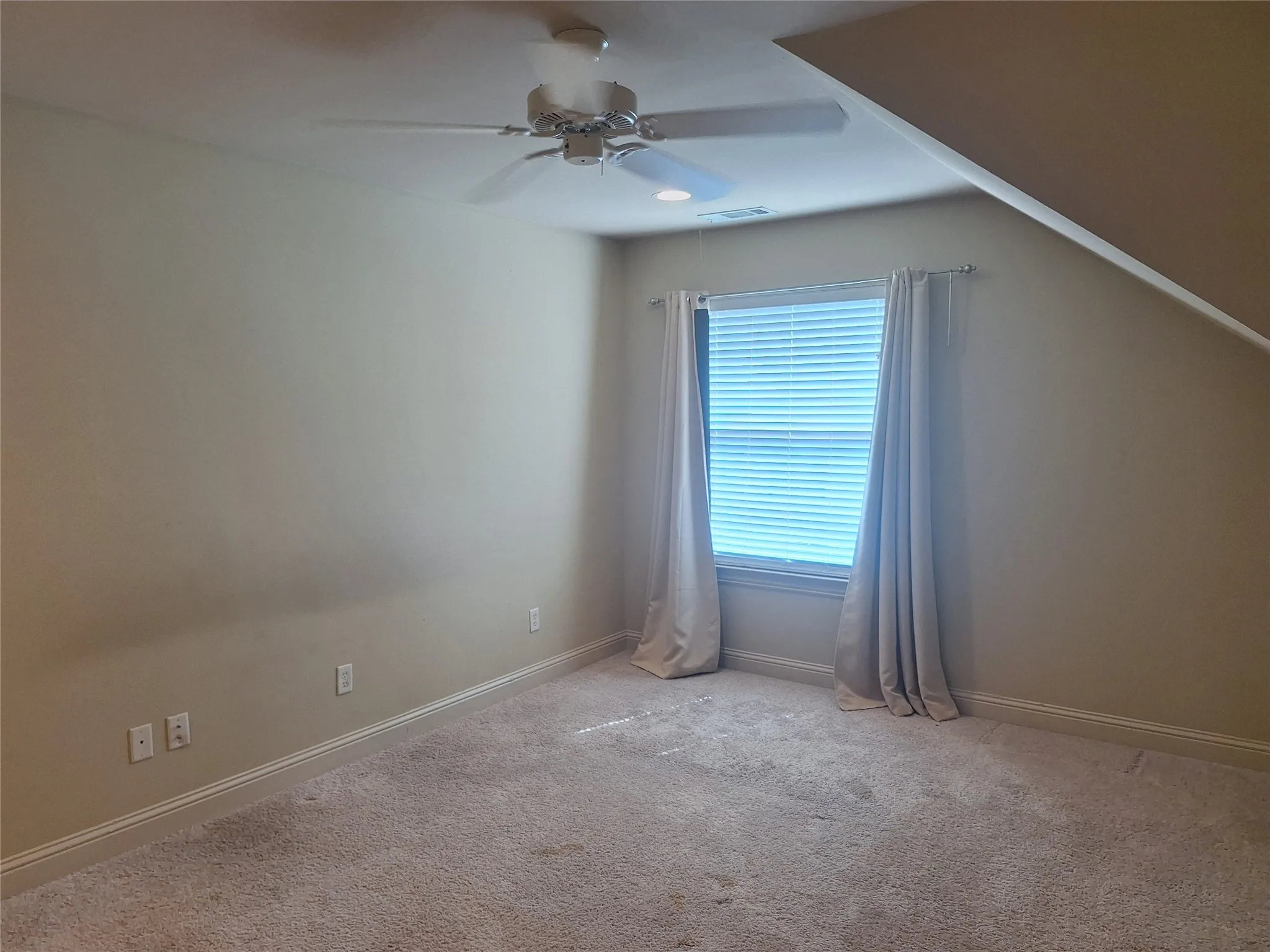Condominium For Rent in Dallas County , 3416 Westminster Avenue 1, University Park, Texas 75205, 3 Bedroom, 4 Bathroom, 2 Garage spaces, 1,822 Sqft, built in 2005, mls#21351679, Real Estate Agent in University Park, Homes For Rent in Dallas county, Homes For Rent in University Park, Realtor in University Park Texas, Real Estate Brokerage Independent Realty Texas, Luminita Cordes Realtor