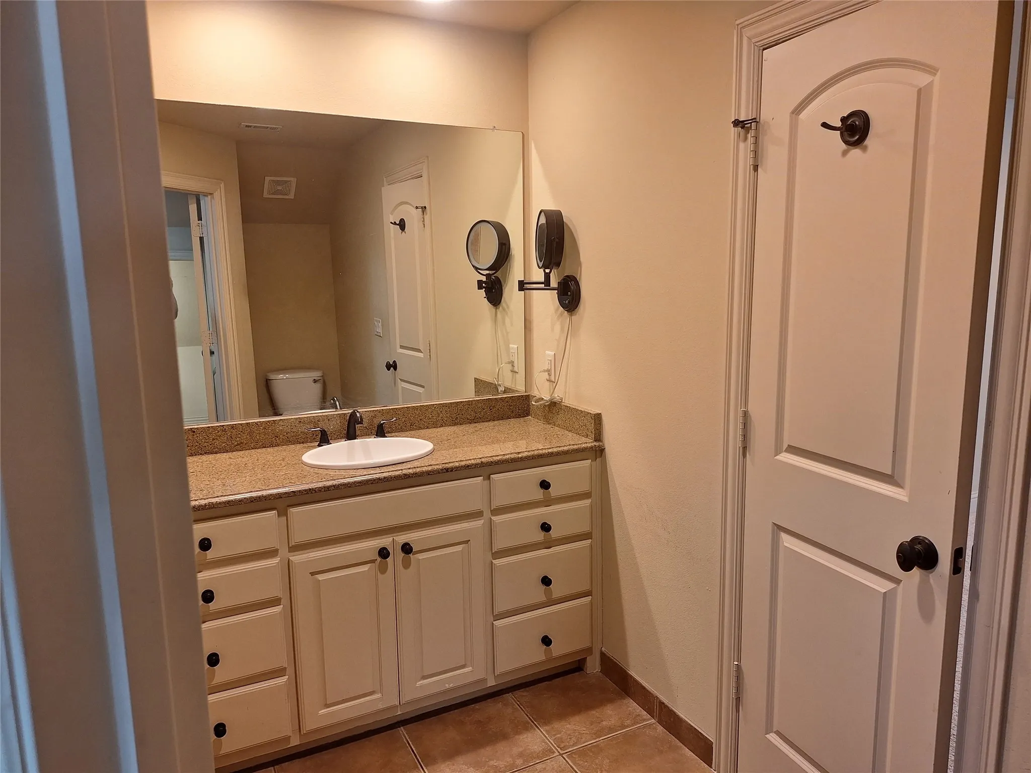 Condominium For Rent in Dallas County , 3416 Westminster Avenue 1, University Park, Texas 75205, 3 Bedroom, 4 Bathroom, 2 Garage spaces, 1,822 Sqft, built in 2005, mls#21351679, Real Estate Agent in University Park, Homes For Rent in Dallas county, Homes For Rent in University Park, Realtor in University Park Texas, Real Estate Brokerage Independent Realty Texas, Luminita Cordes Realtor
